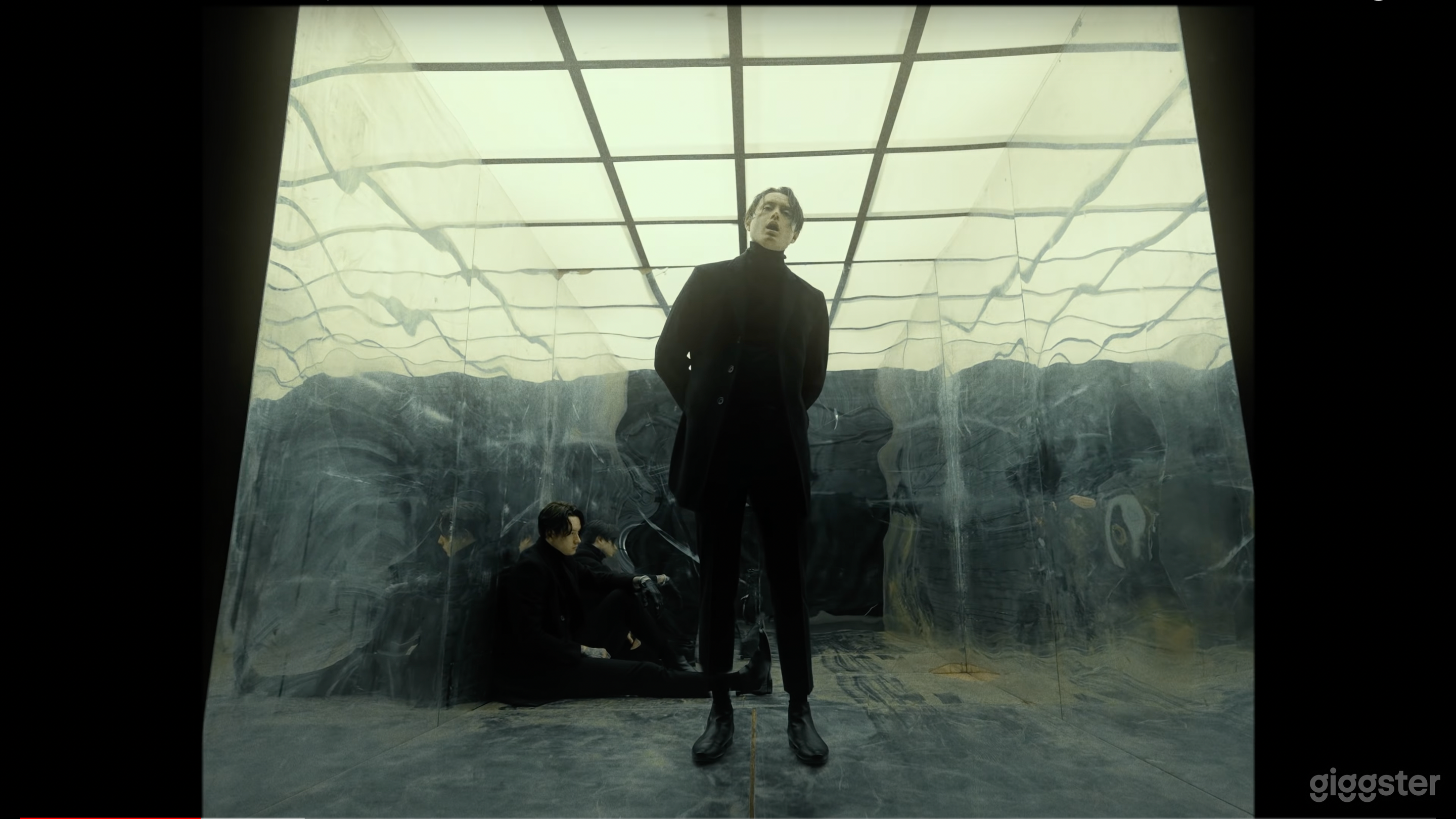 Mirror Box Set Photo 3