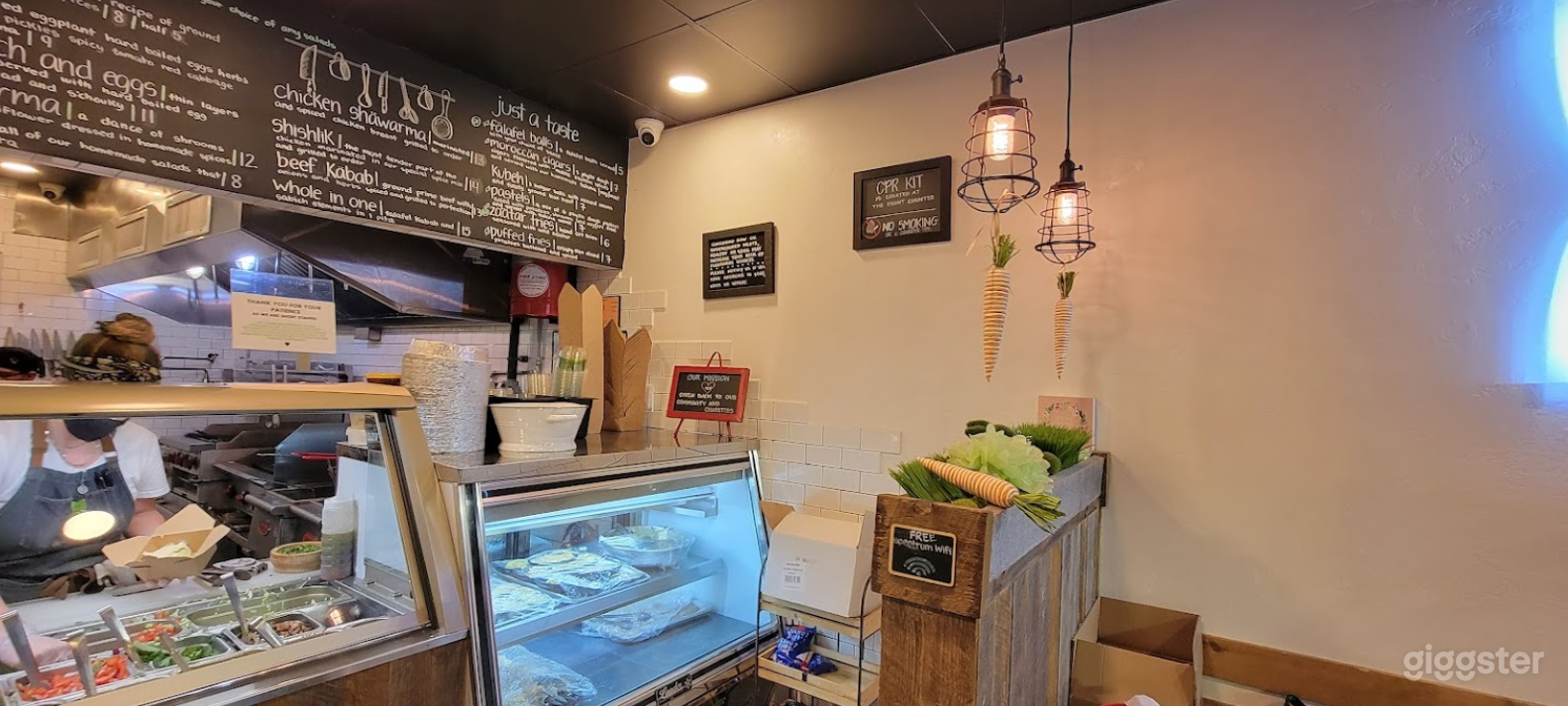 Warm &amp; cozy Restaurant in Queens Photo 1