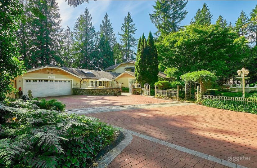 Luxury Victorian Estate and Gardens Photo 1