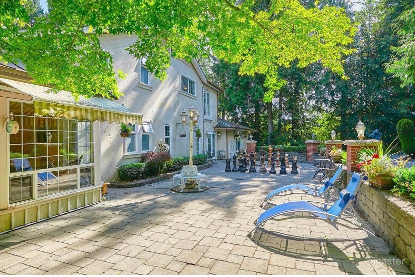 Luxury Victorian Estate and Gardens Photo 4