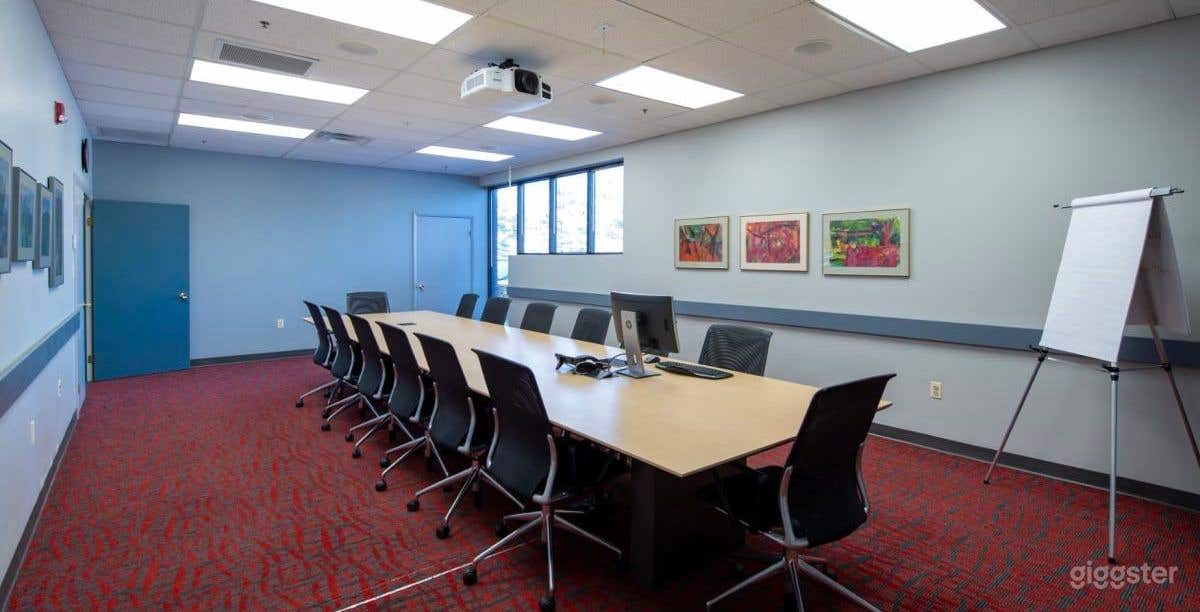 Modern, Fully Equipped 14 Person Boardroom Photo 3