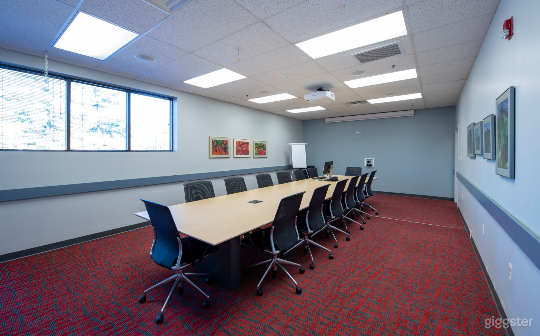 Modern, Fully Equipped 14 Person Boardroom Photo 2