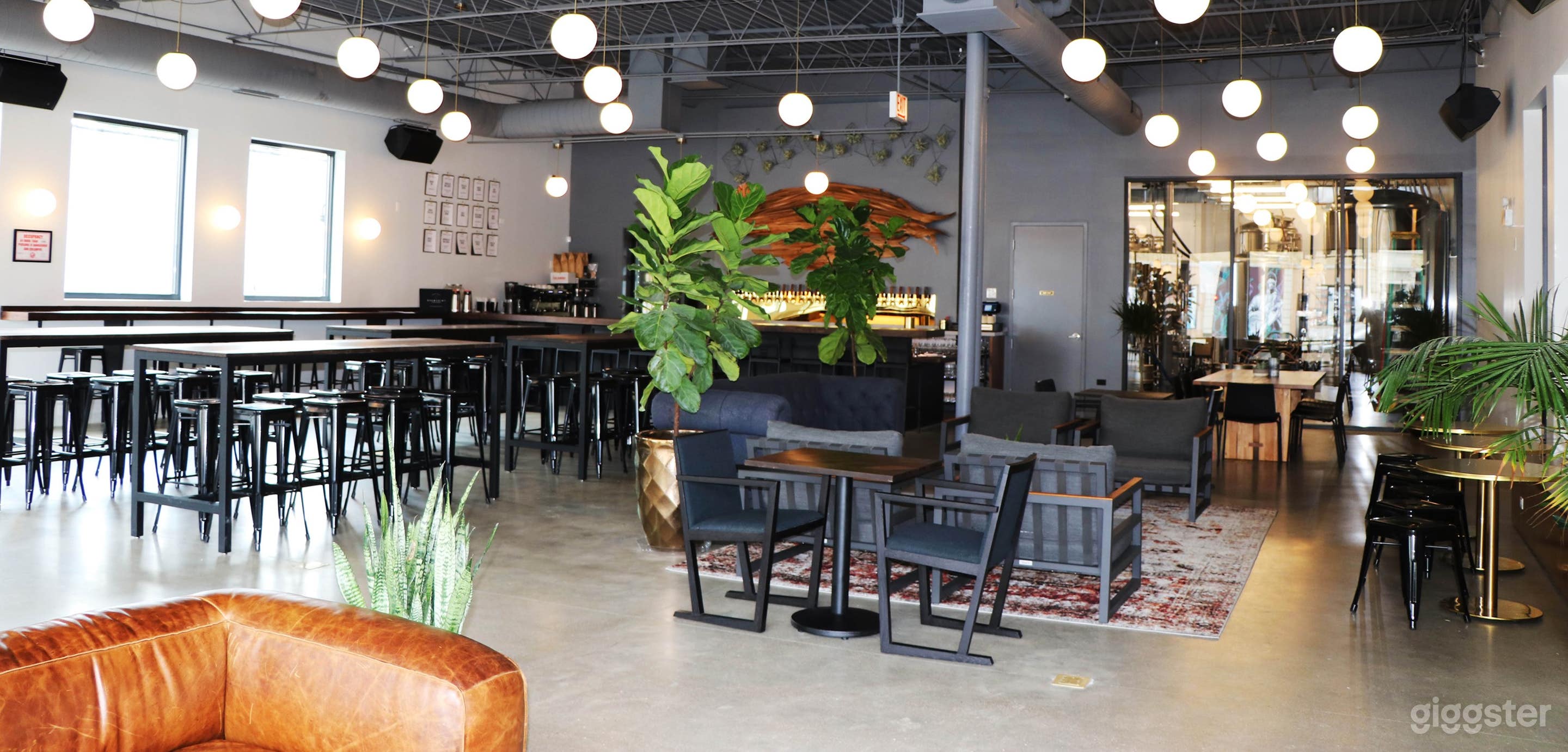 Indoor Lounge Seating Area Photo 4