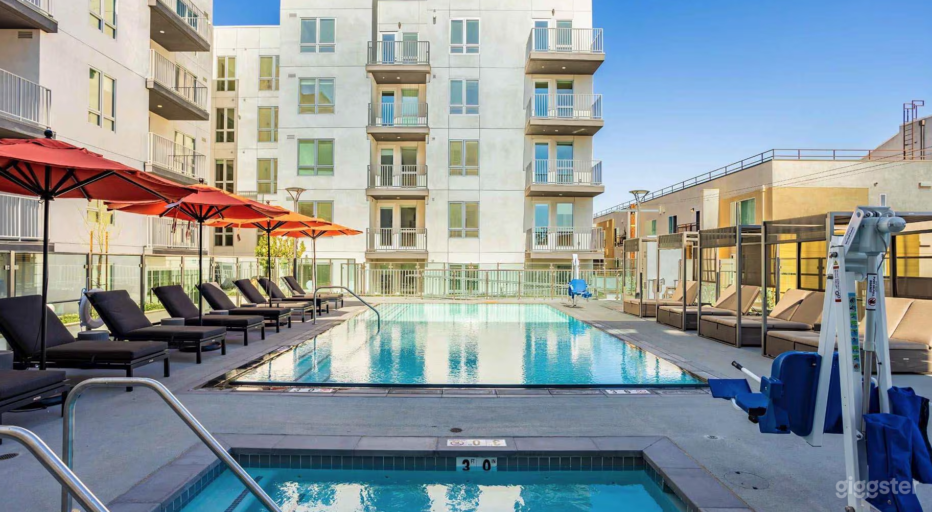 Apartment Pool Area In Koreatown Photo 3