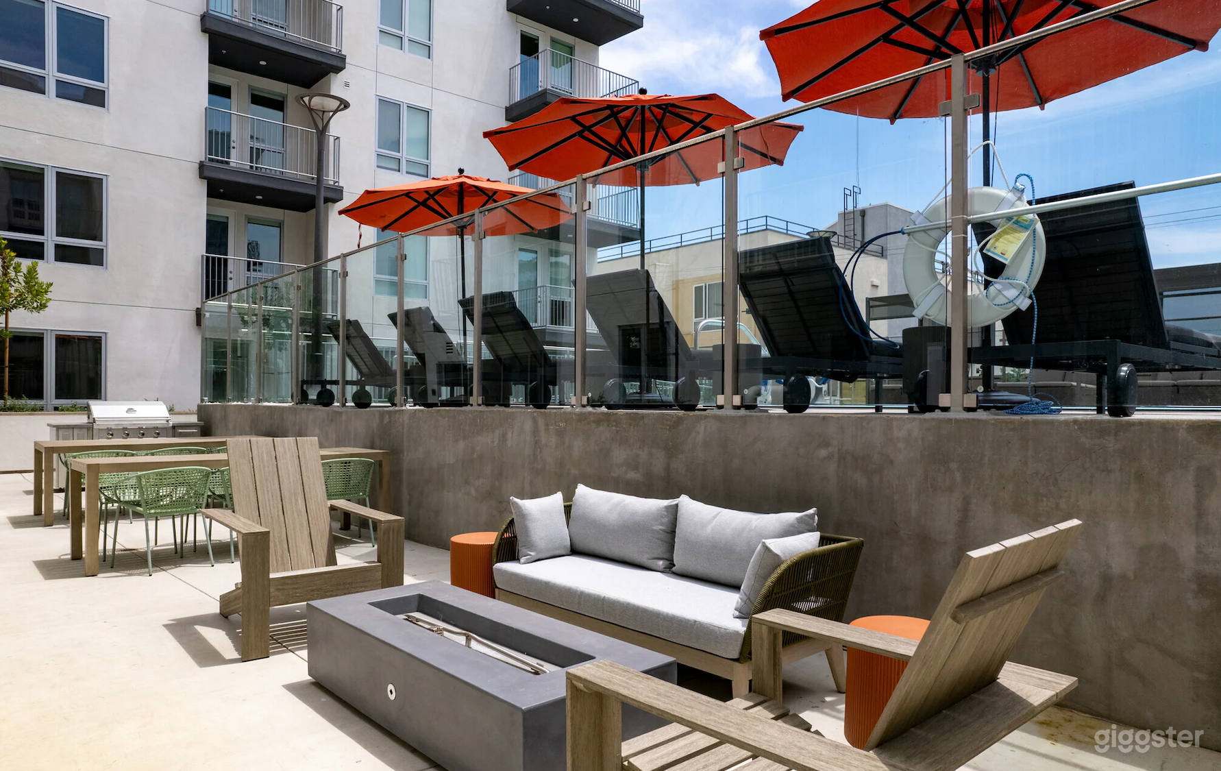 Apartment Pool Area In Koreatown Photo 1