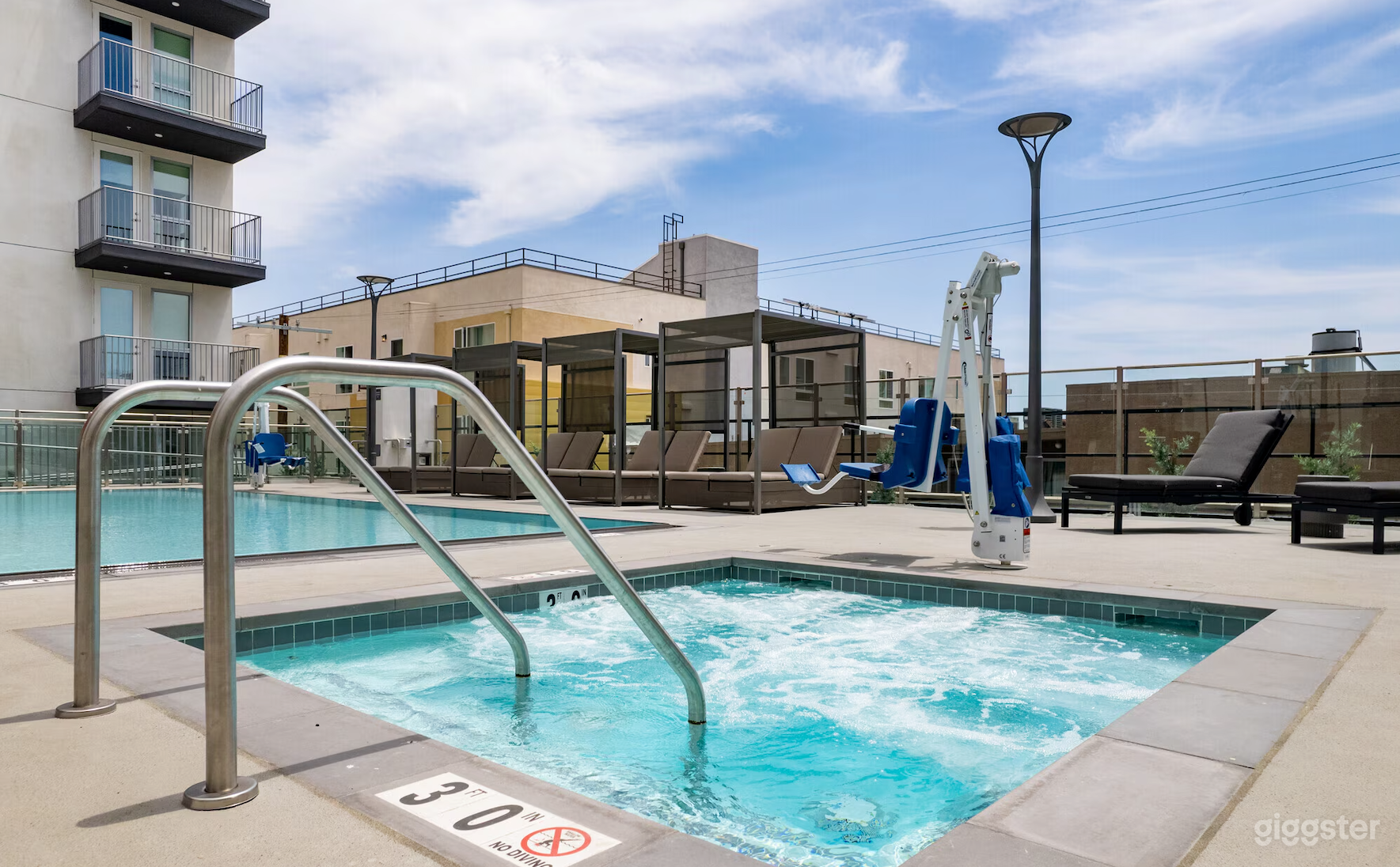 Apartment Pool Area In Koreatown Photo 2