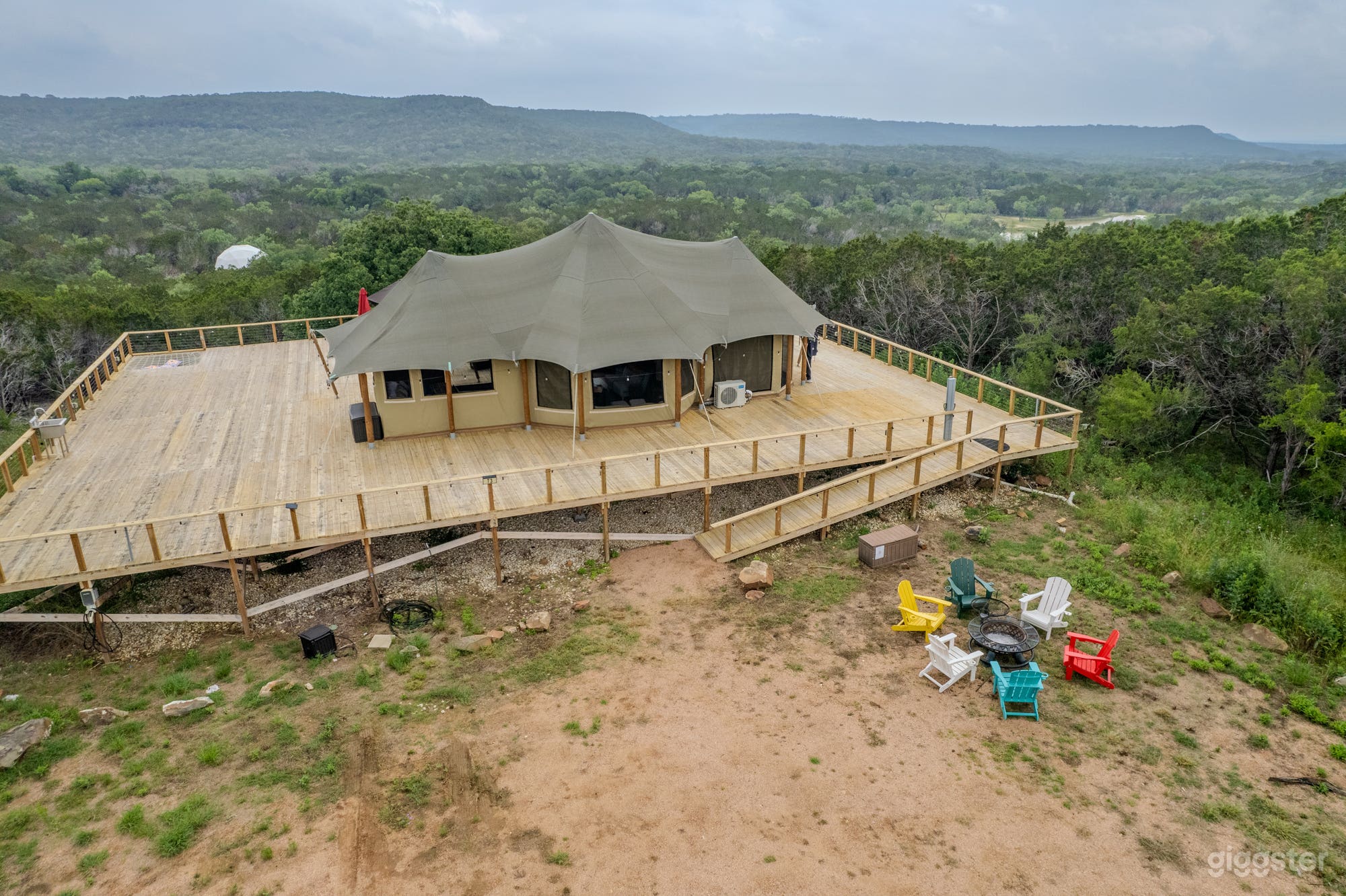 Glamourous Retreat Lodge with Stunning Mountain Views Photo 3
