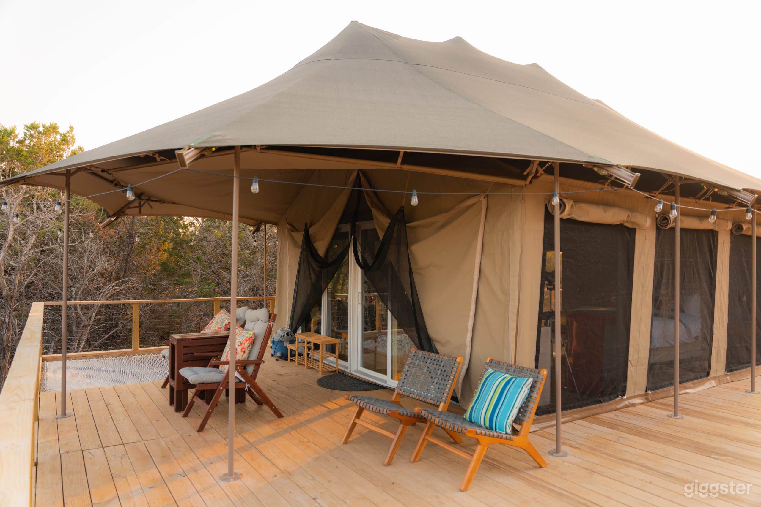 Glamourous Retreat Lodge with Stunning Mountain Views Photo 4