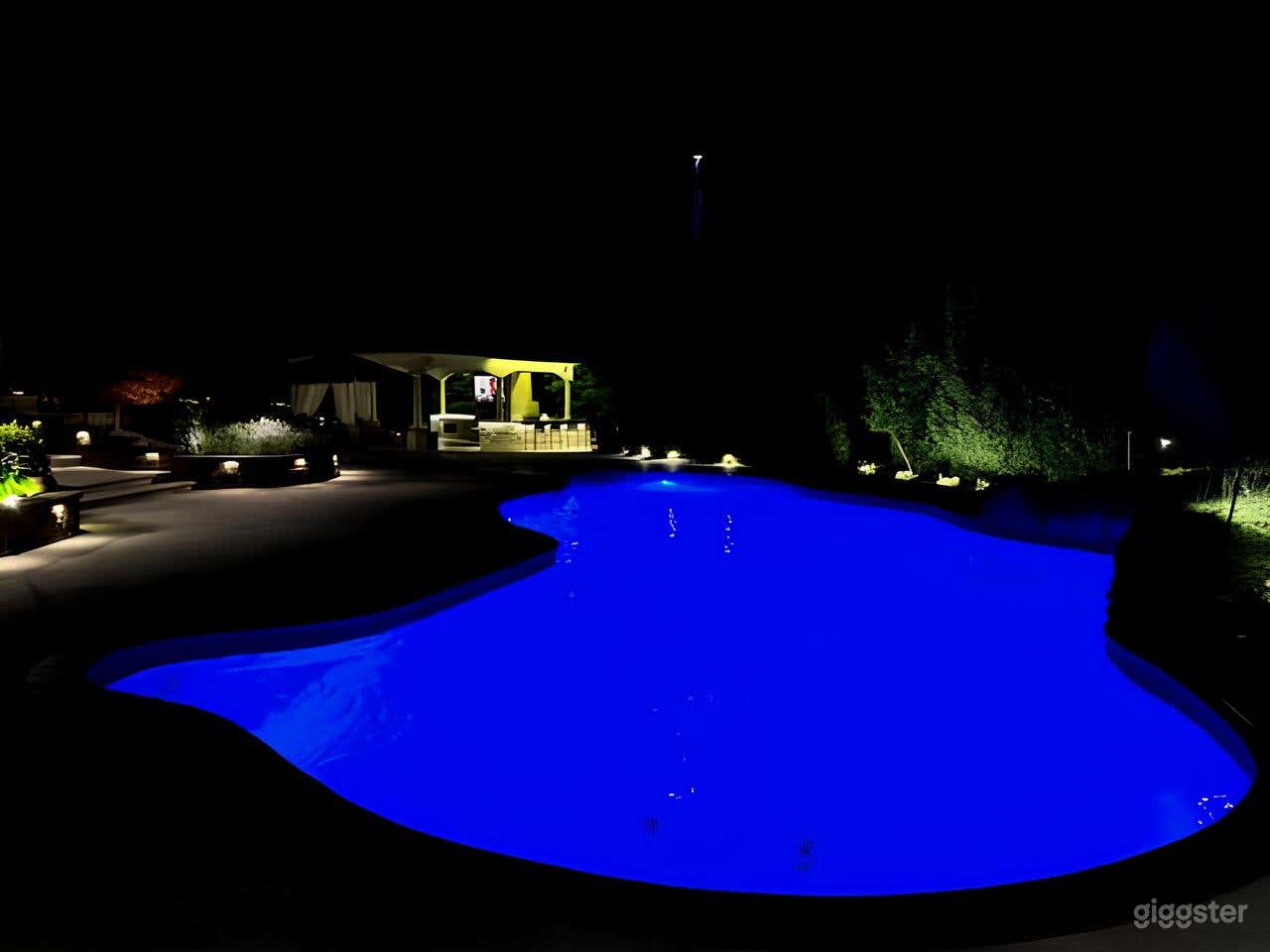 A Picturesque Pool Oasis Getaway Photo 3