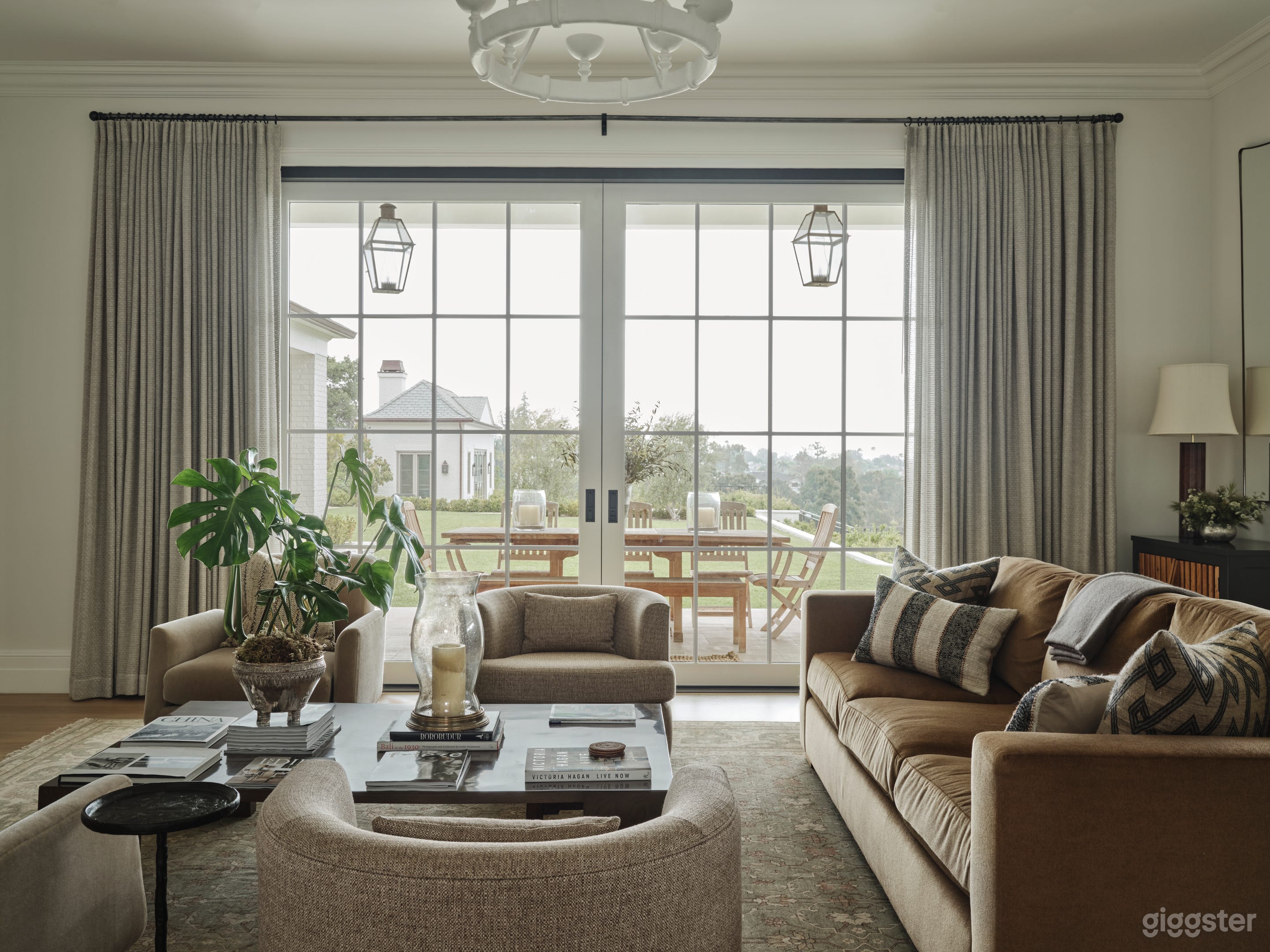 Beautiful home; large yard Photo 1