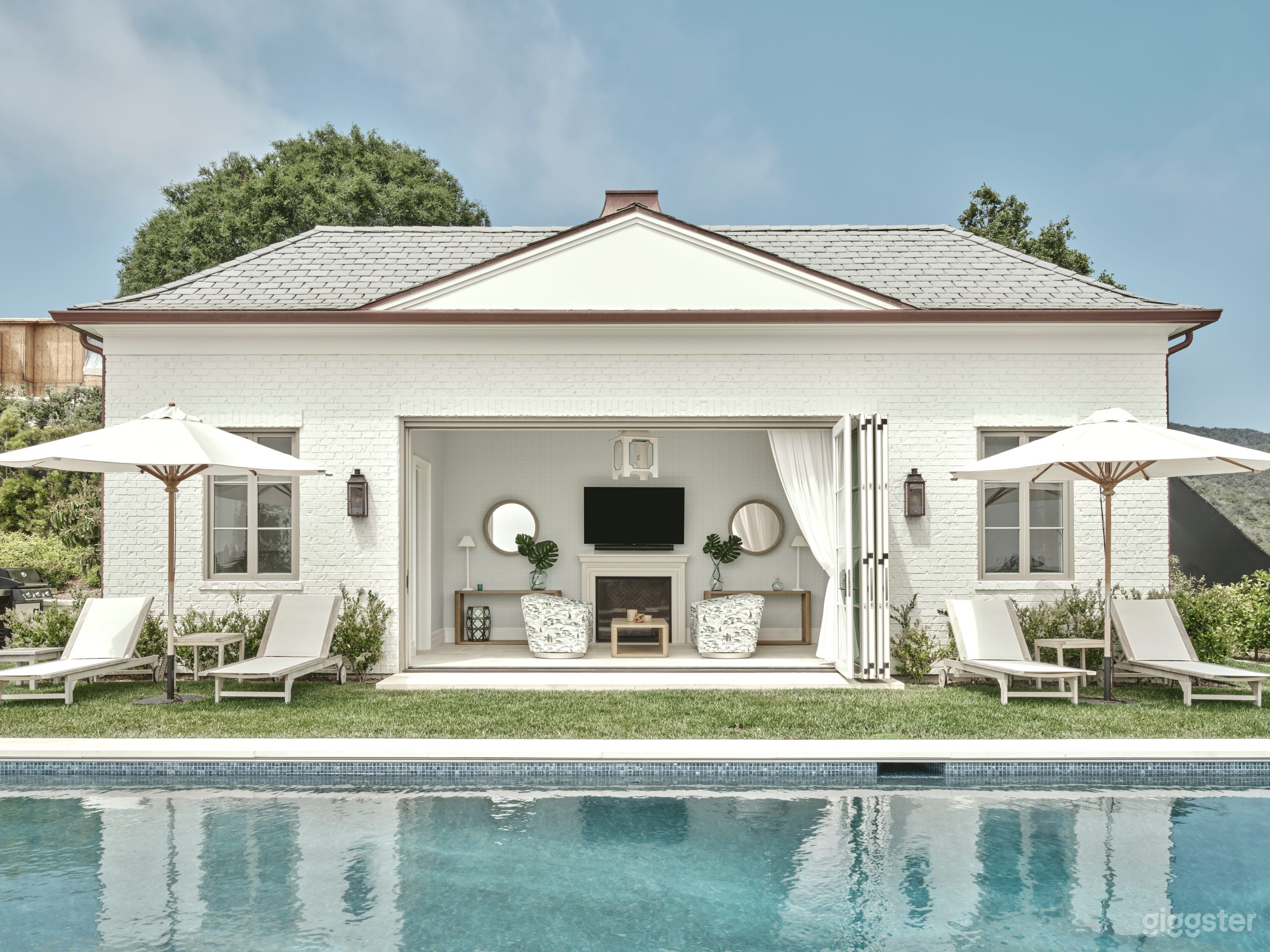 Beautiful home; large yard Photo 3