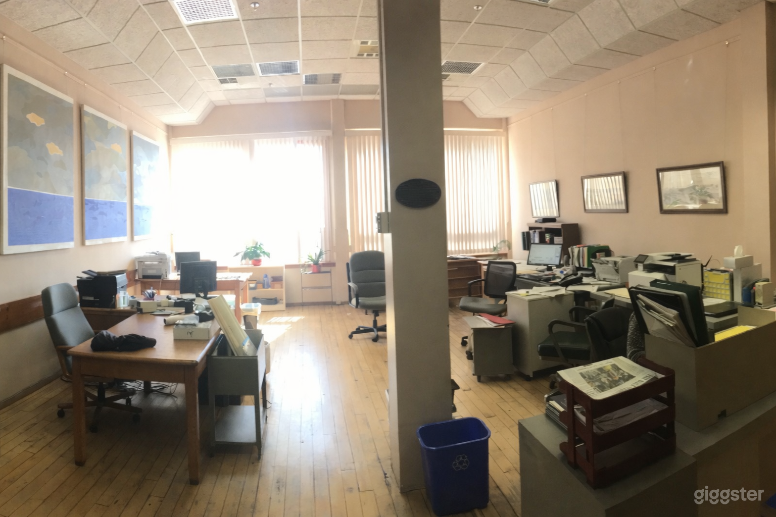 Old-School retro office with high ceilings and great light Photo 2