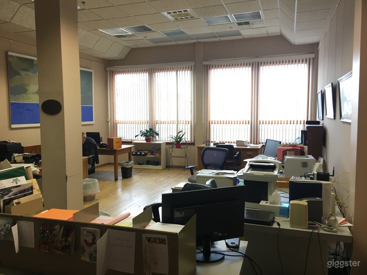 Old-School retro office with high ceilings and great light Photo 1