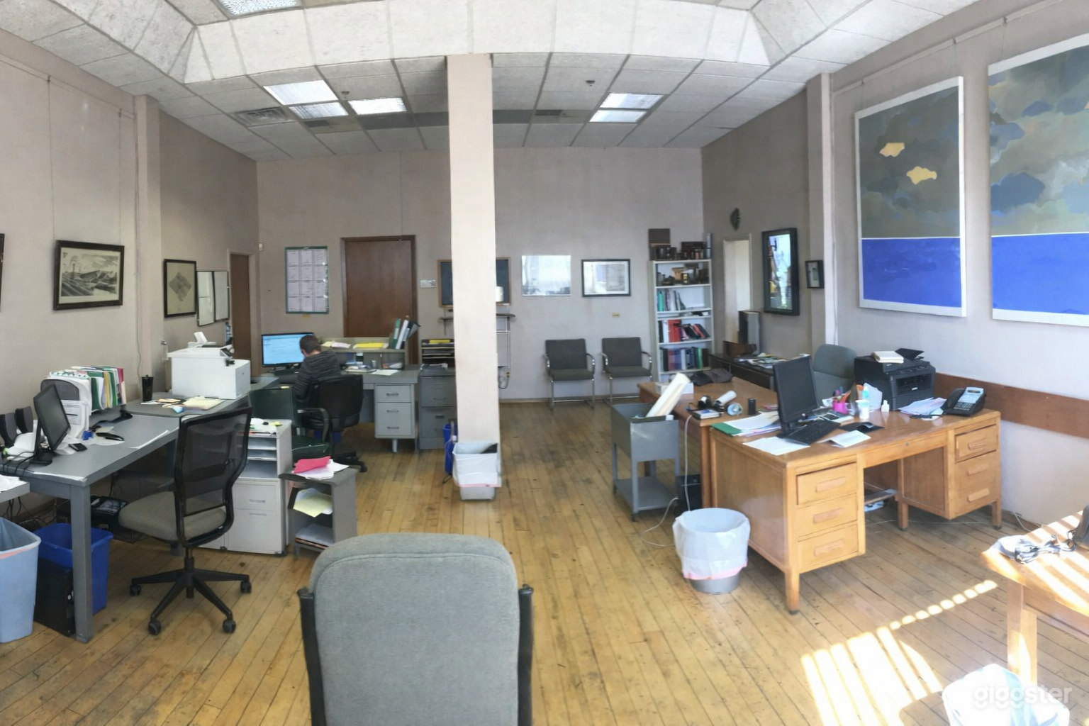 Old-School retro office with high ceilings and great light Photo 3