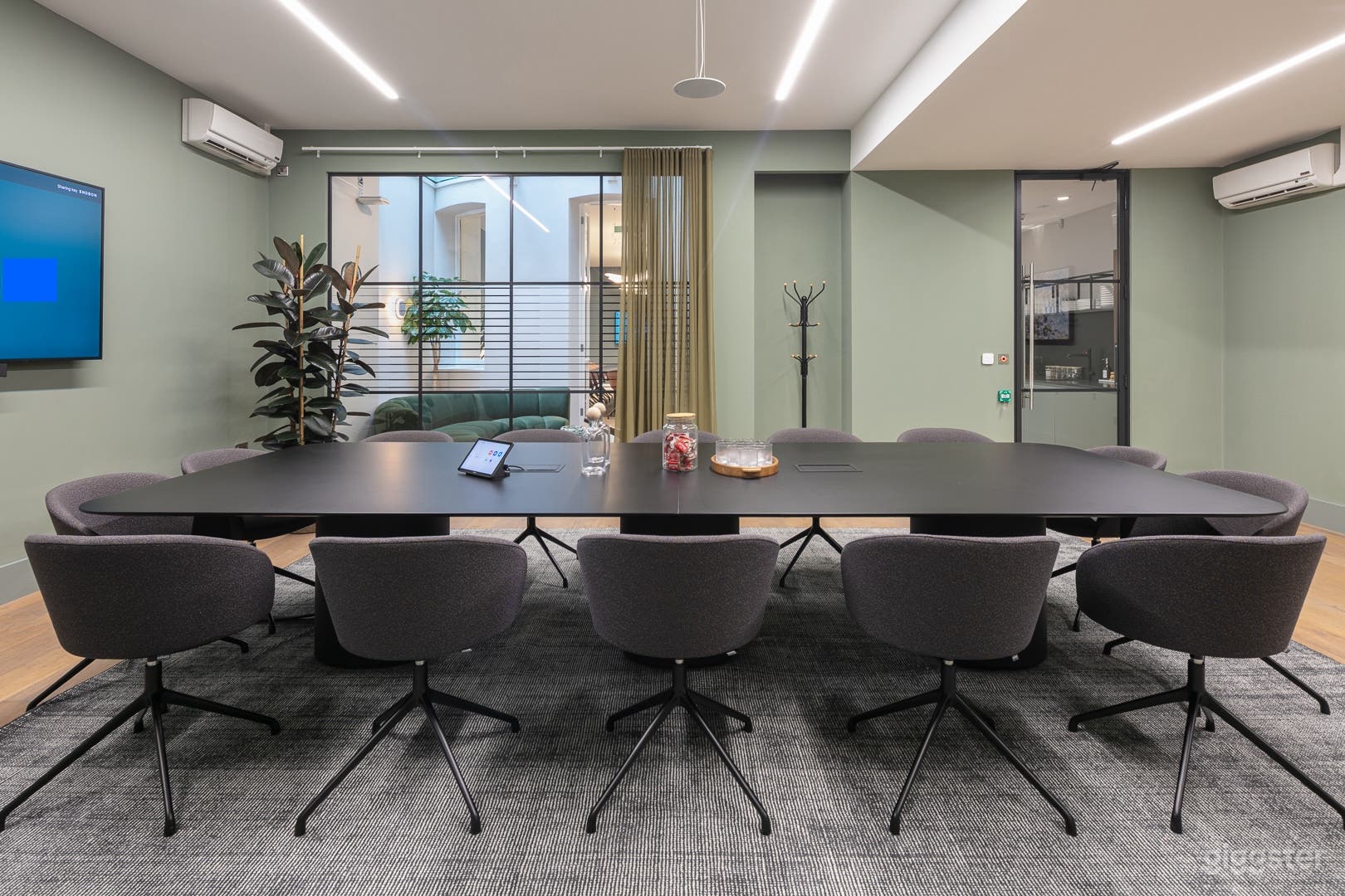 76 Warner Meeting Room Photo 3