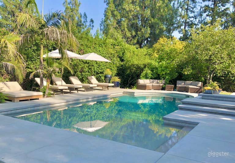  Private Resort-Style: Exclusive Swimming Pool Retreat 