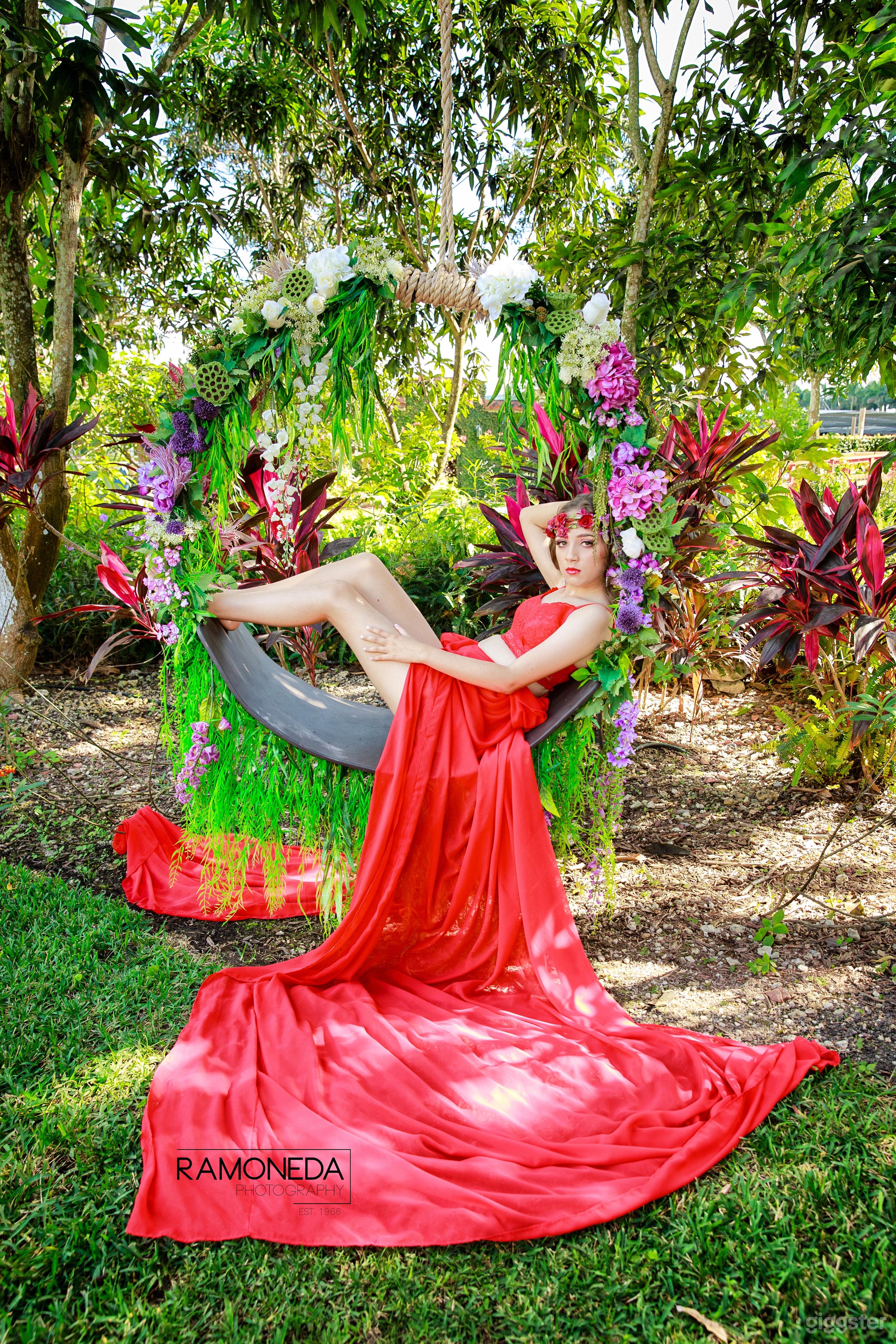 Gorgeous Manson,gardens,pool,fountains,waterfalls Photo 1