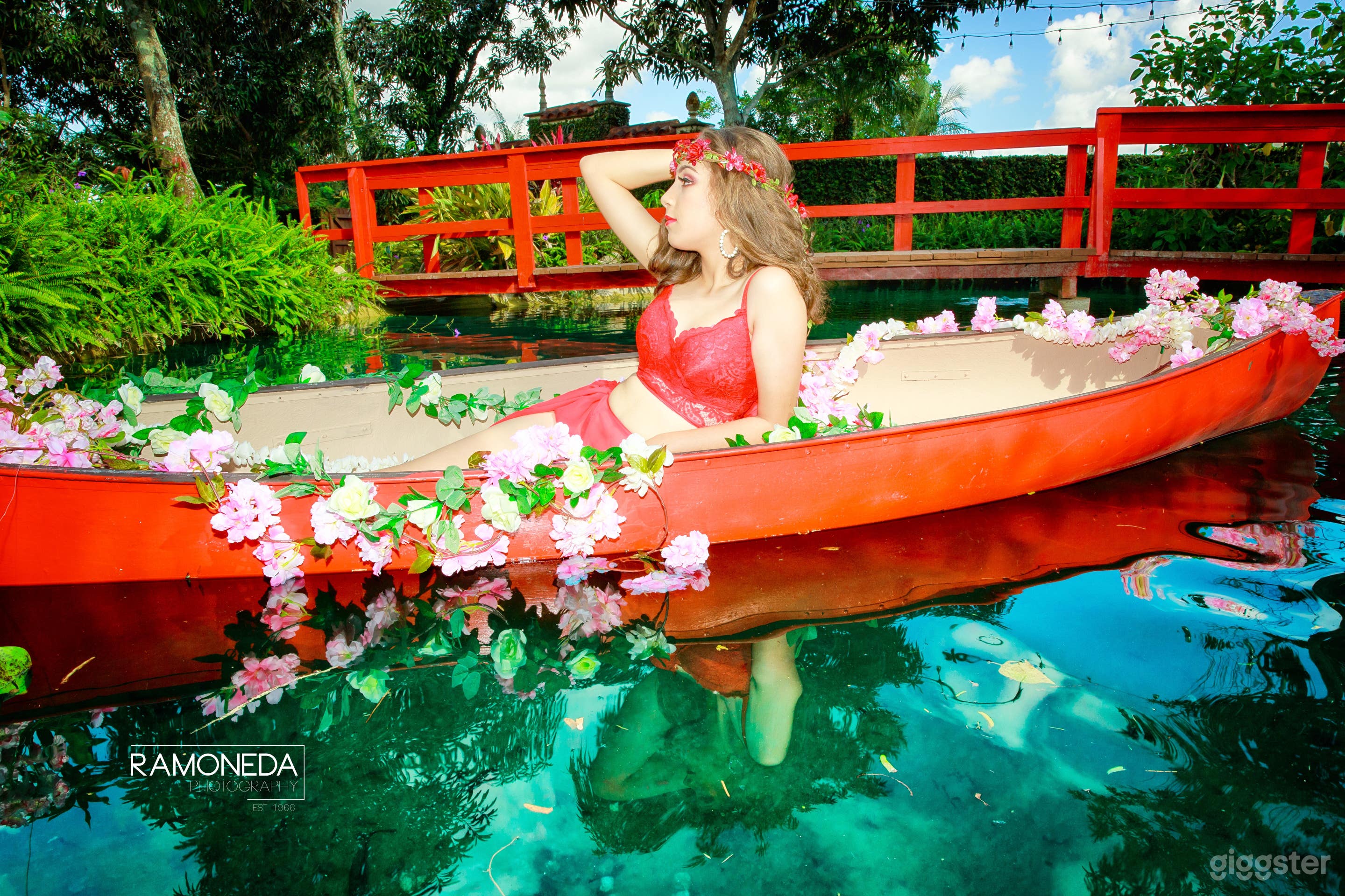 Gorgeous Manson,gardens,pool,fountains,waterfalls Photo 2