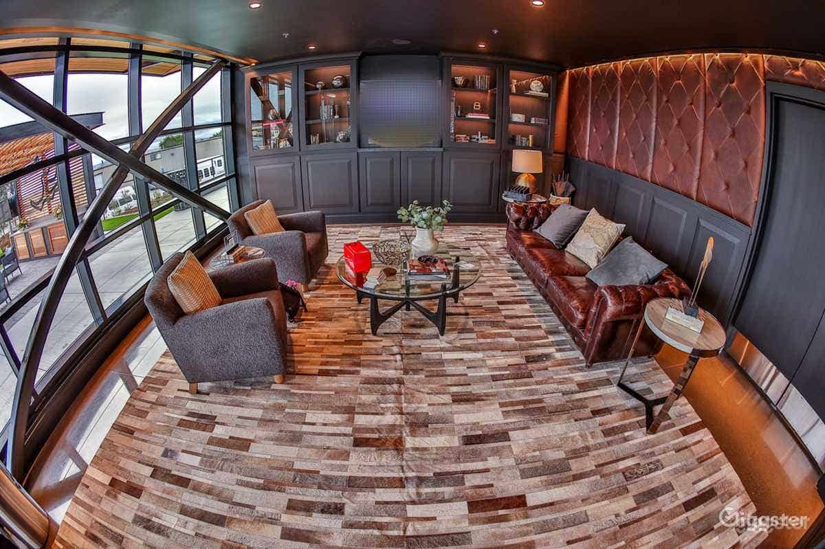 Luxury Club Lounge with Trackside View Photo 1