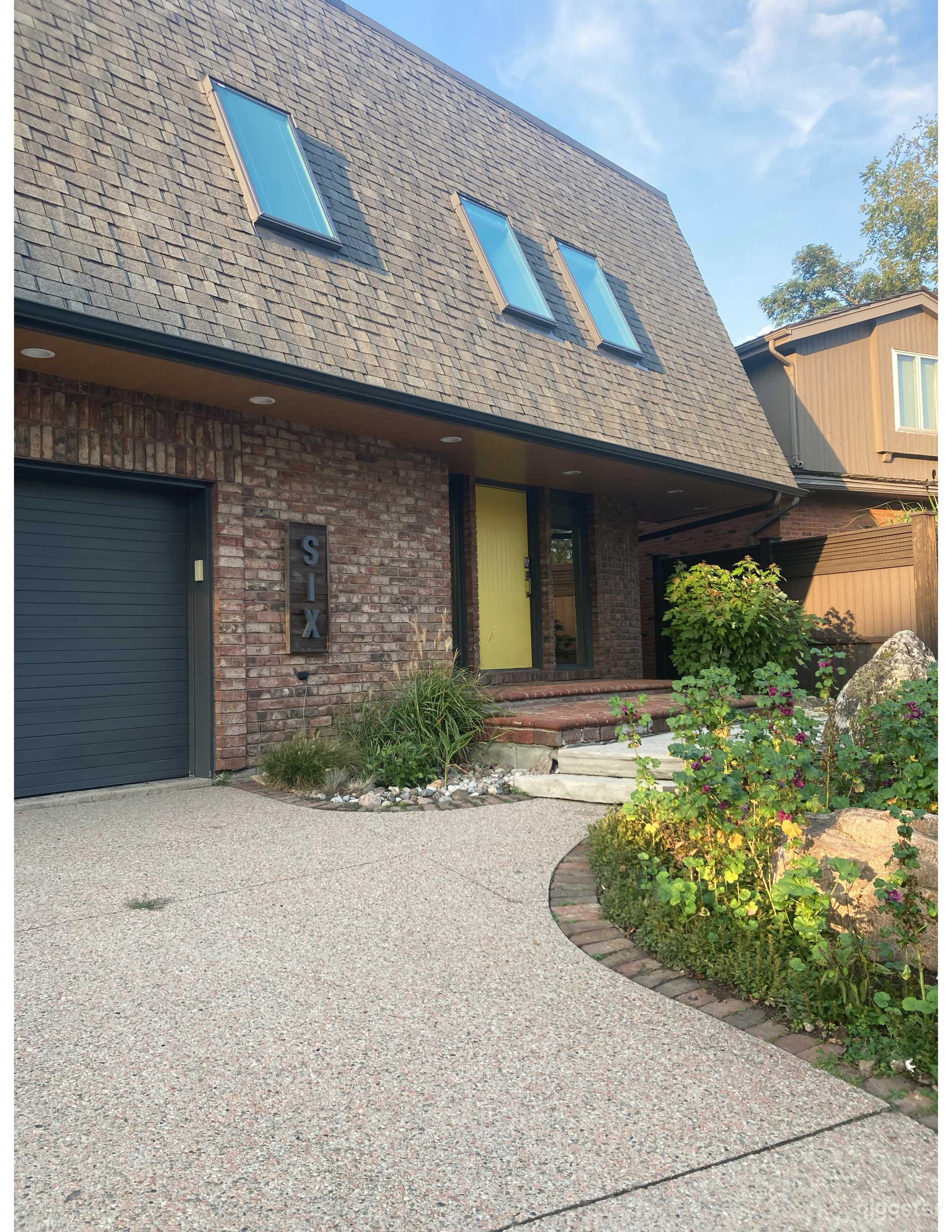 Contemporary Hamilton Home Photo 1