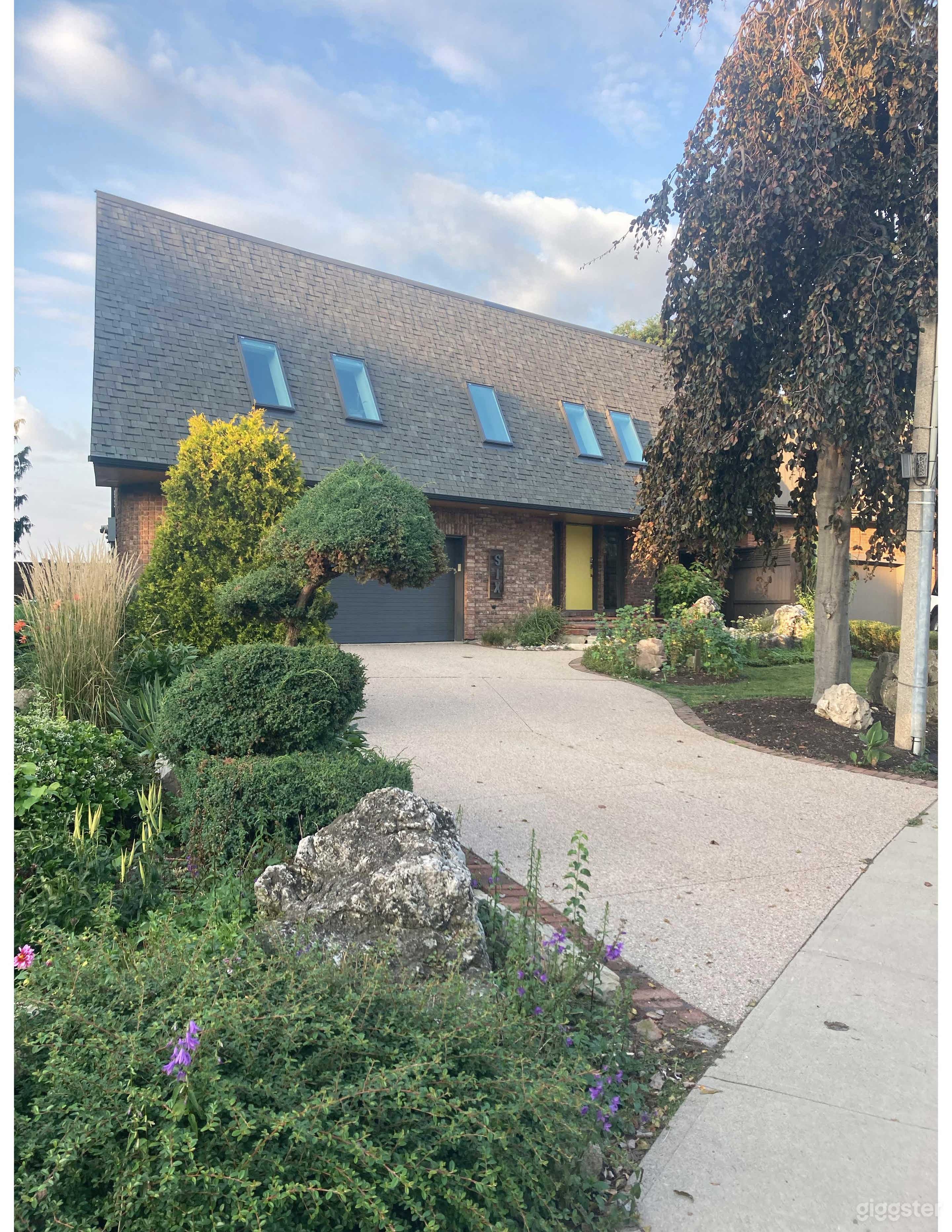 Contemporary Hamilton Home Photo 2