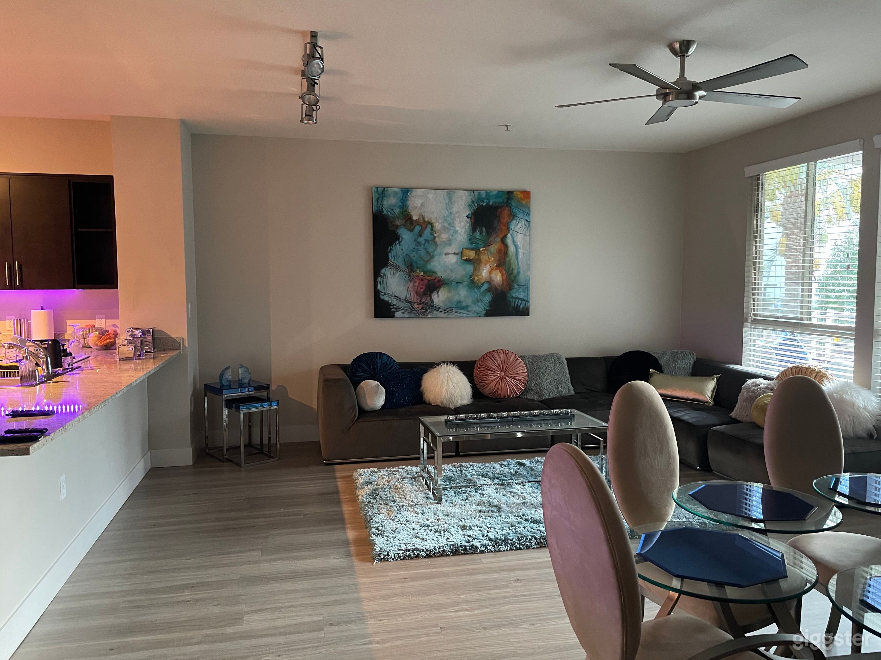 Woodland Hills Quaint &amp; Chic 2 Bdrm Apt Photo 1