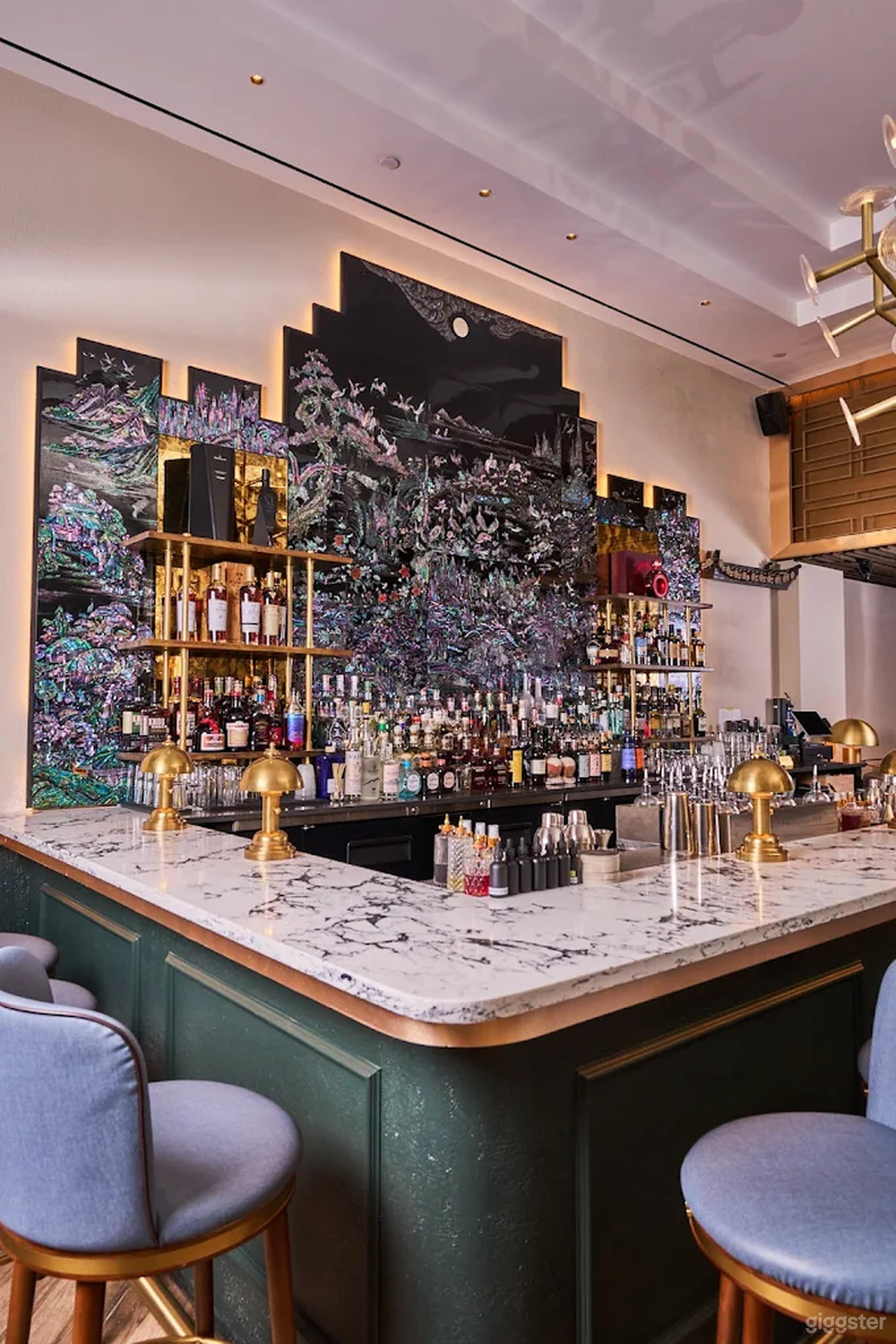 Stylish Bar in Midtown Manhattan Photo 2