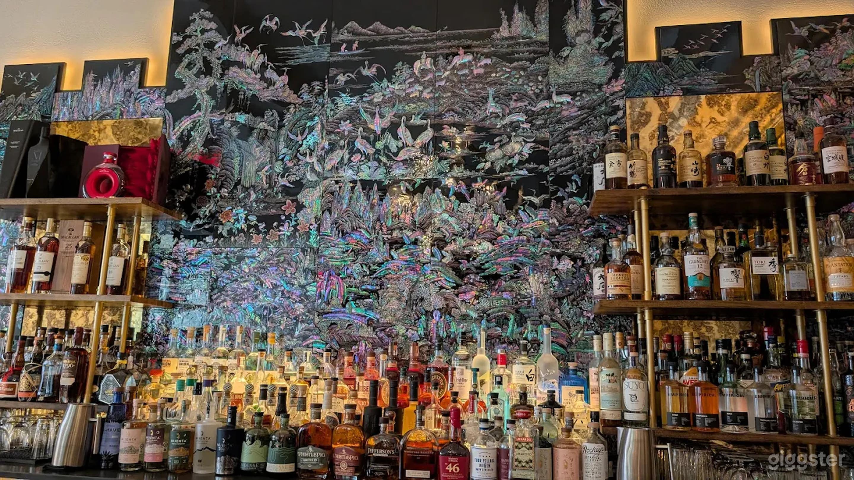 Stylish Bar in Midtown Manhattan Photo 4