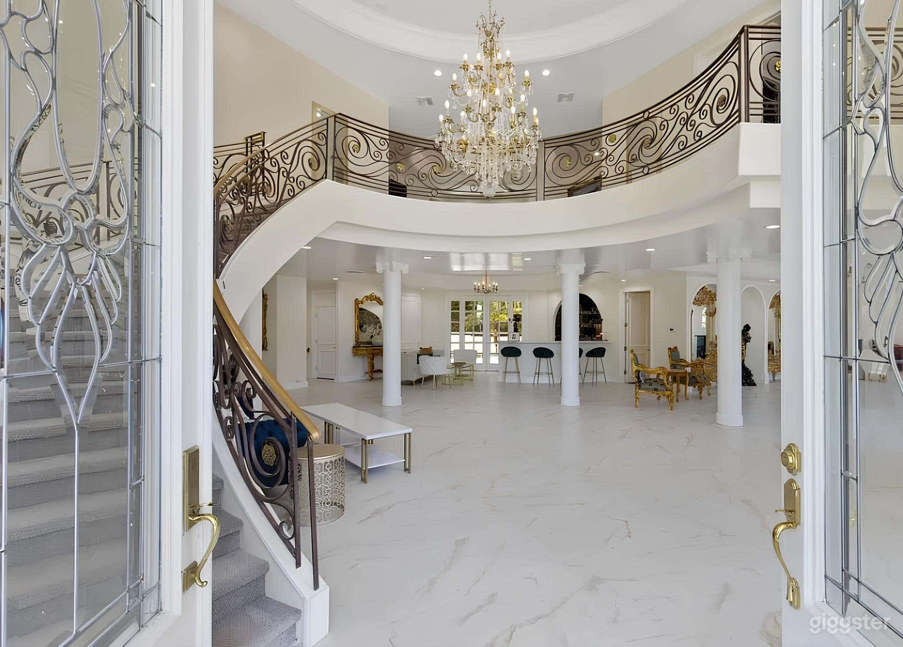 PREMIER LOS ANGELES ESTATE W/ POOL AND WATERFALL Photo 3