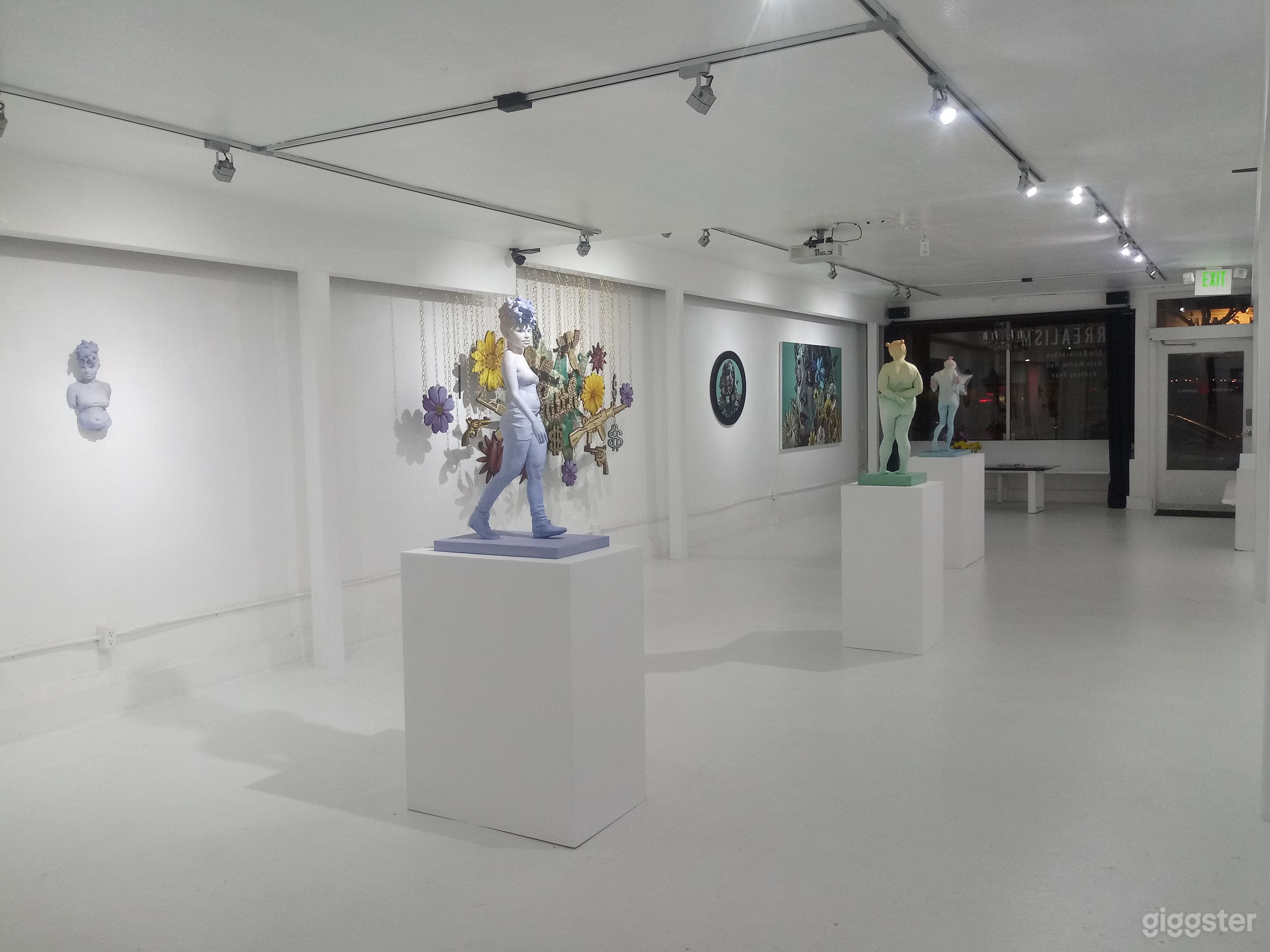 White Gallery With Storefront Space Photo 4