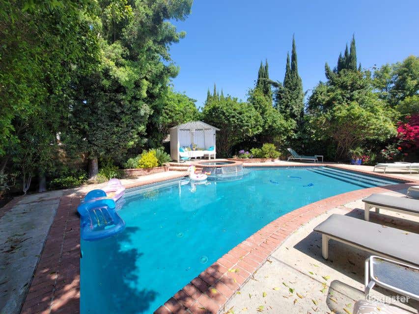 Private Oasis in Tarzana Photo 1