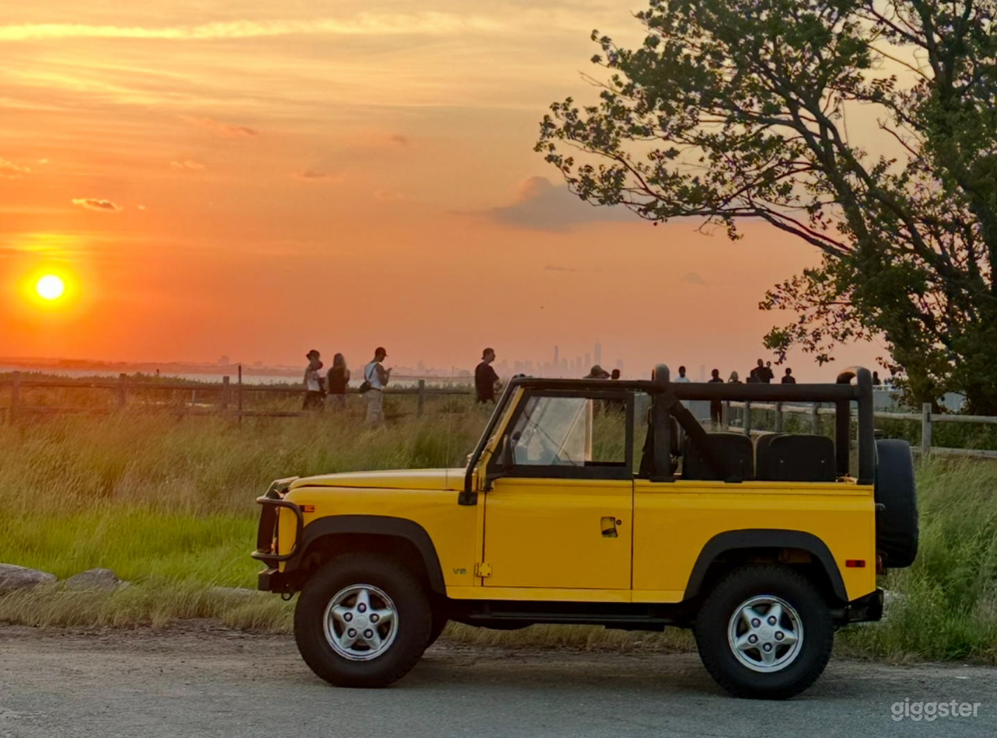 1995 Land Rover Defender 90 Photoshoot Picture Car Photo 1