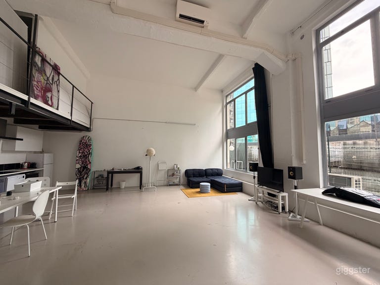  Versatile loft with natural light and high ceilings 