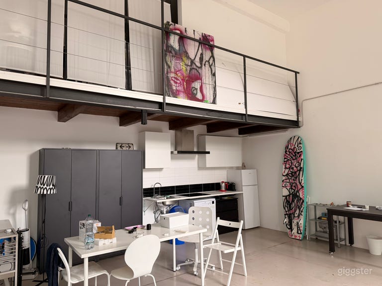  Versatile loft with natural light and high ceilings 