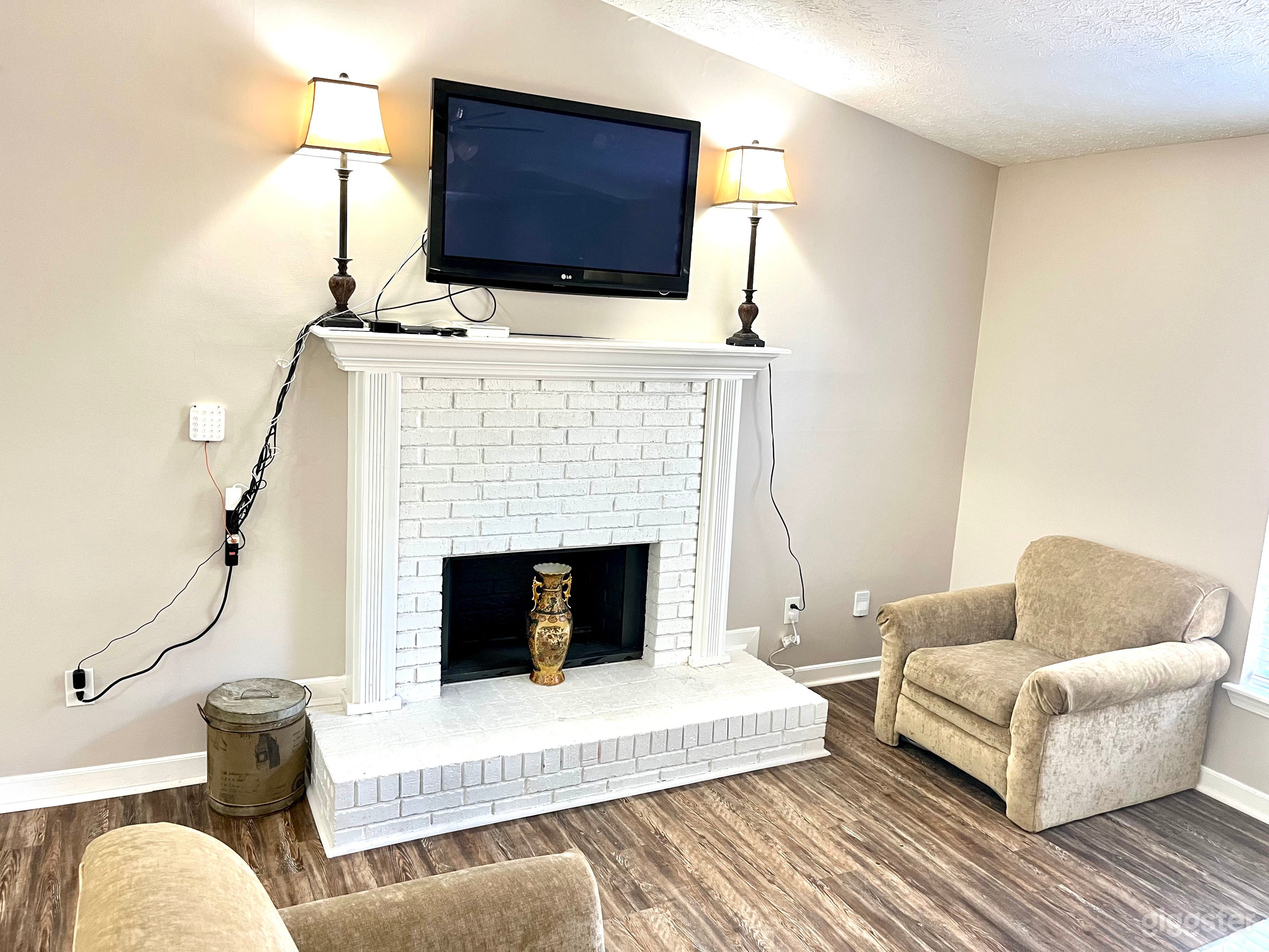 Cozy Living Room &amp; Brick  Fireplace For Production Photo 4