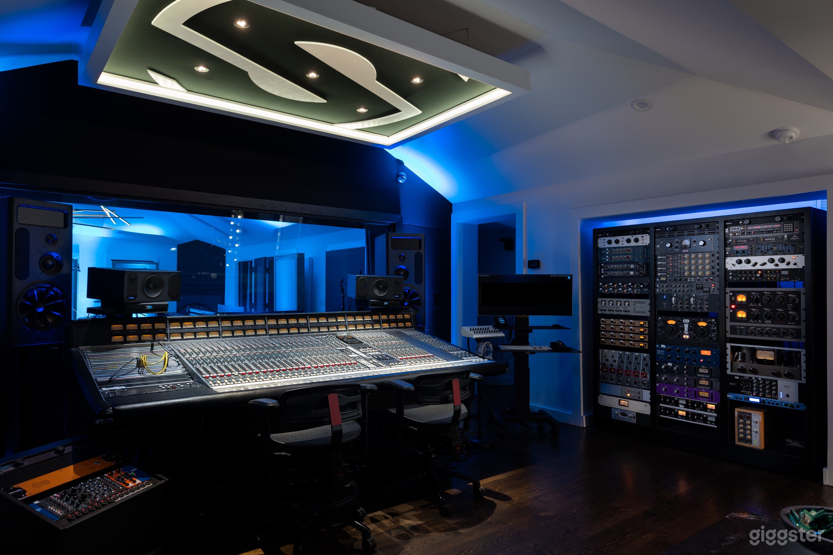 Chic and Boutique Nashville Recording Studio Photo 1