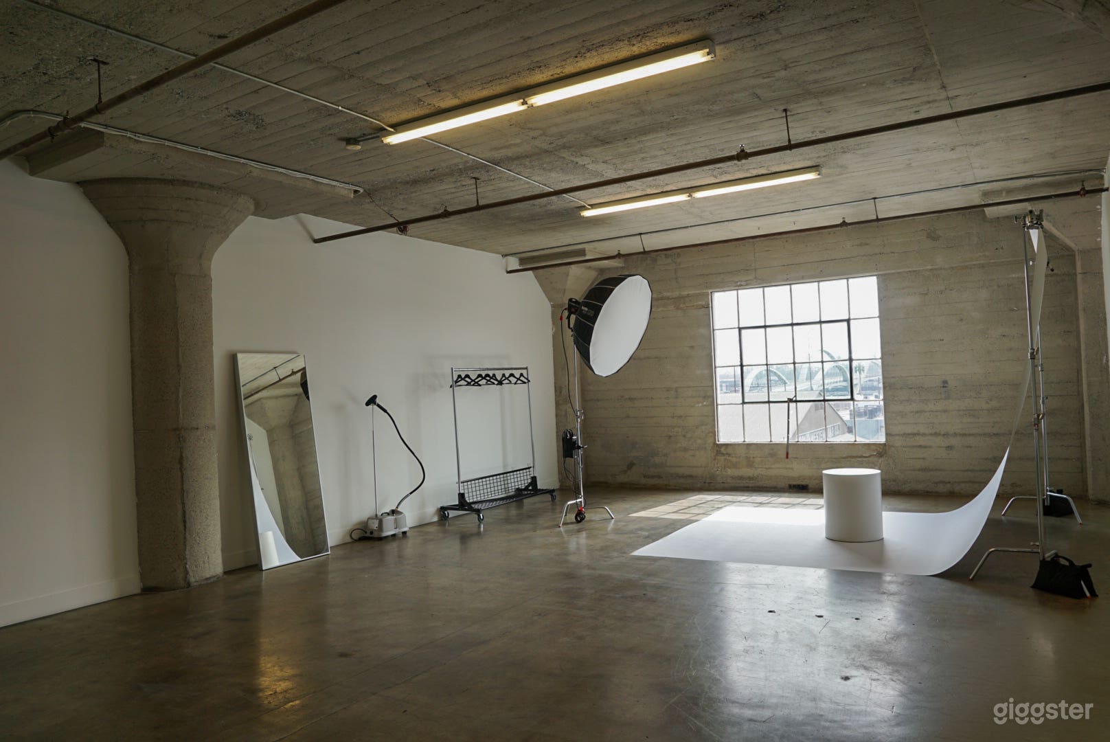 DTLA Arts District Photo Studio with Natural Light Photo 1