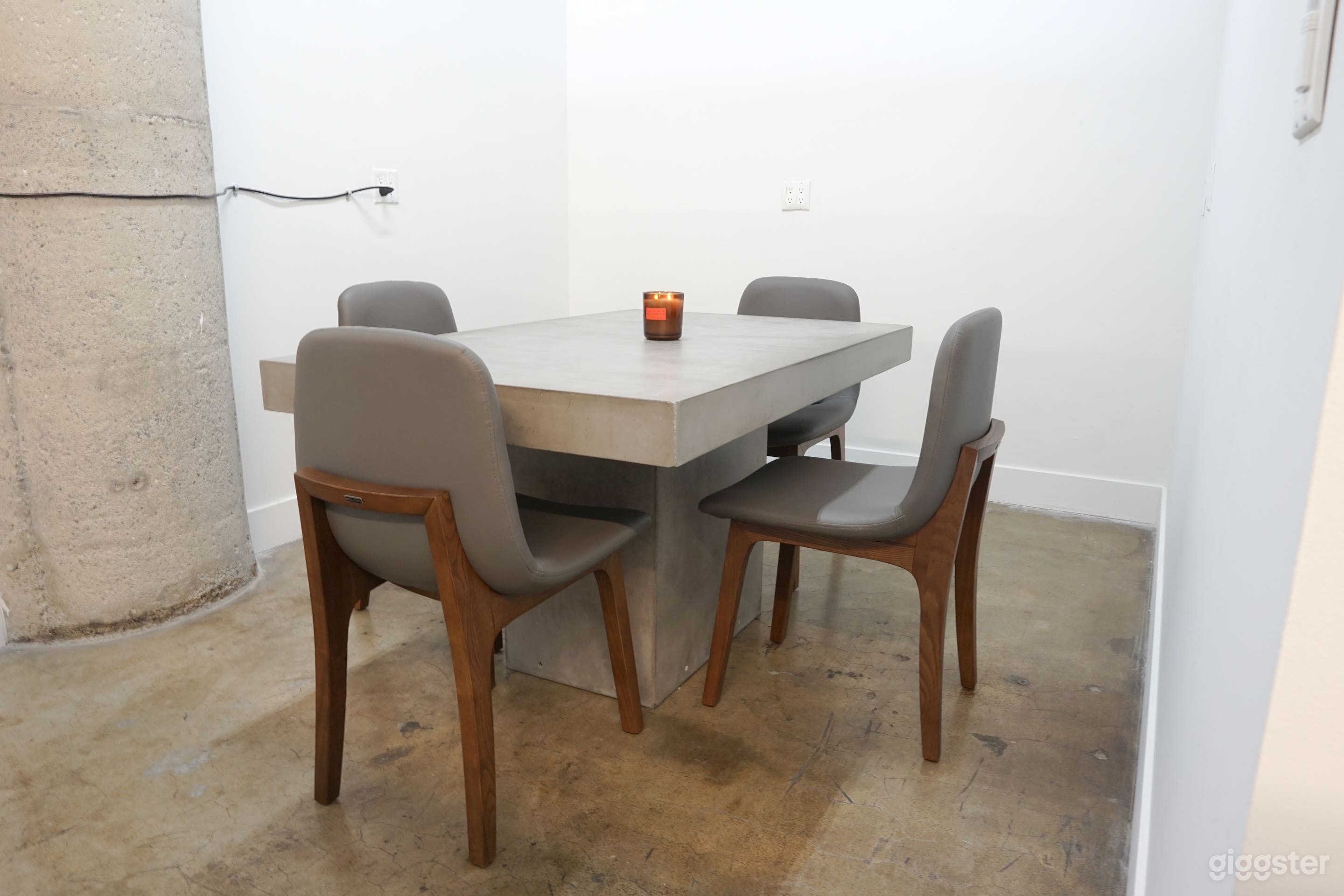 DTLA Arts District Photo Studio with Natural Light Photo 4