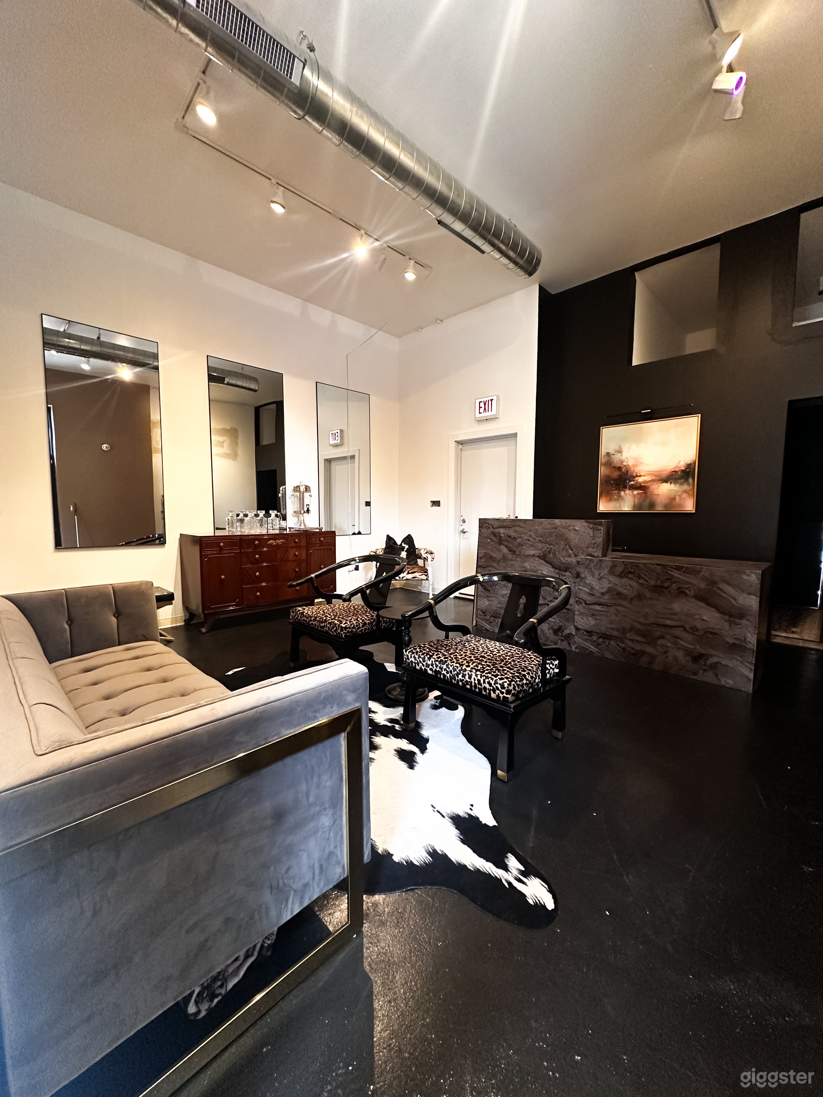 West Town Modern Lounge Photo 4