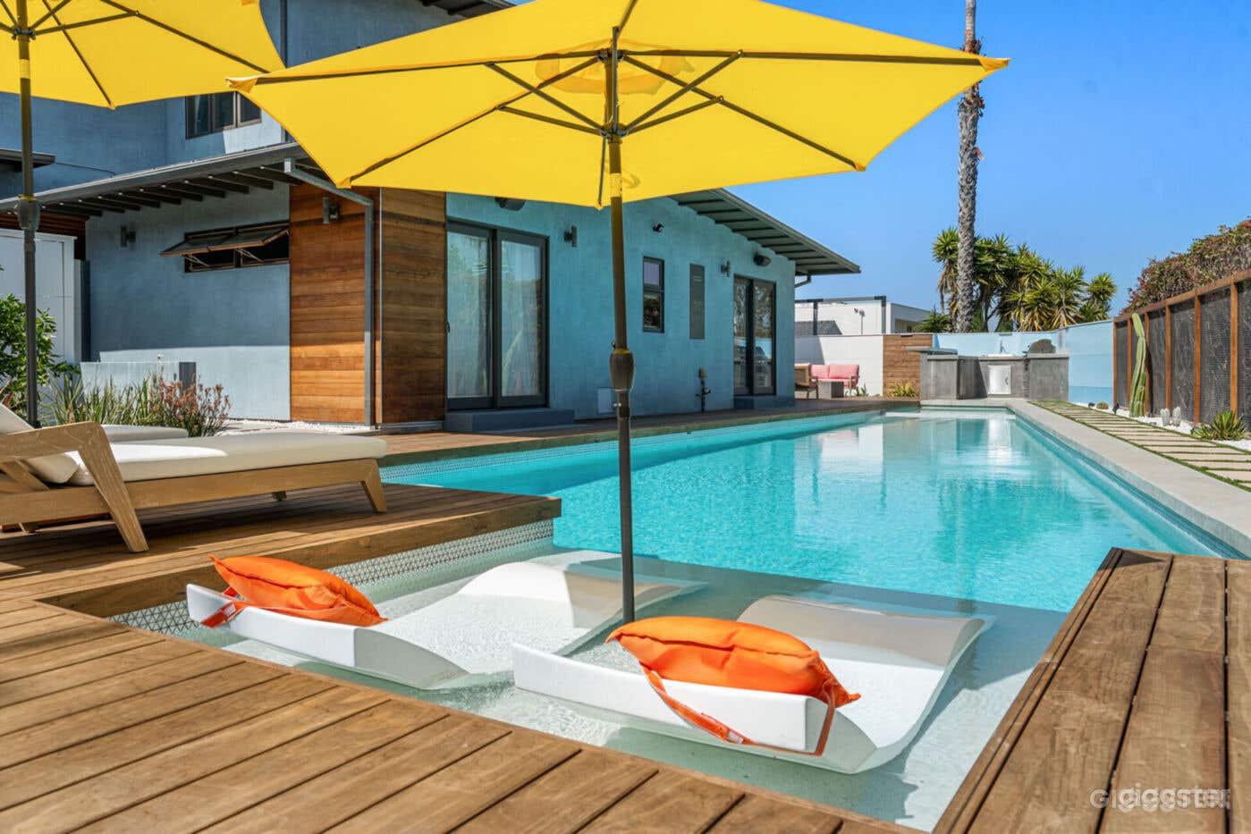 Gorgeous Modern Swimming Pool Photo 1