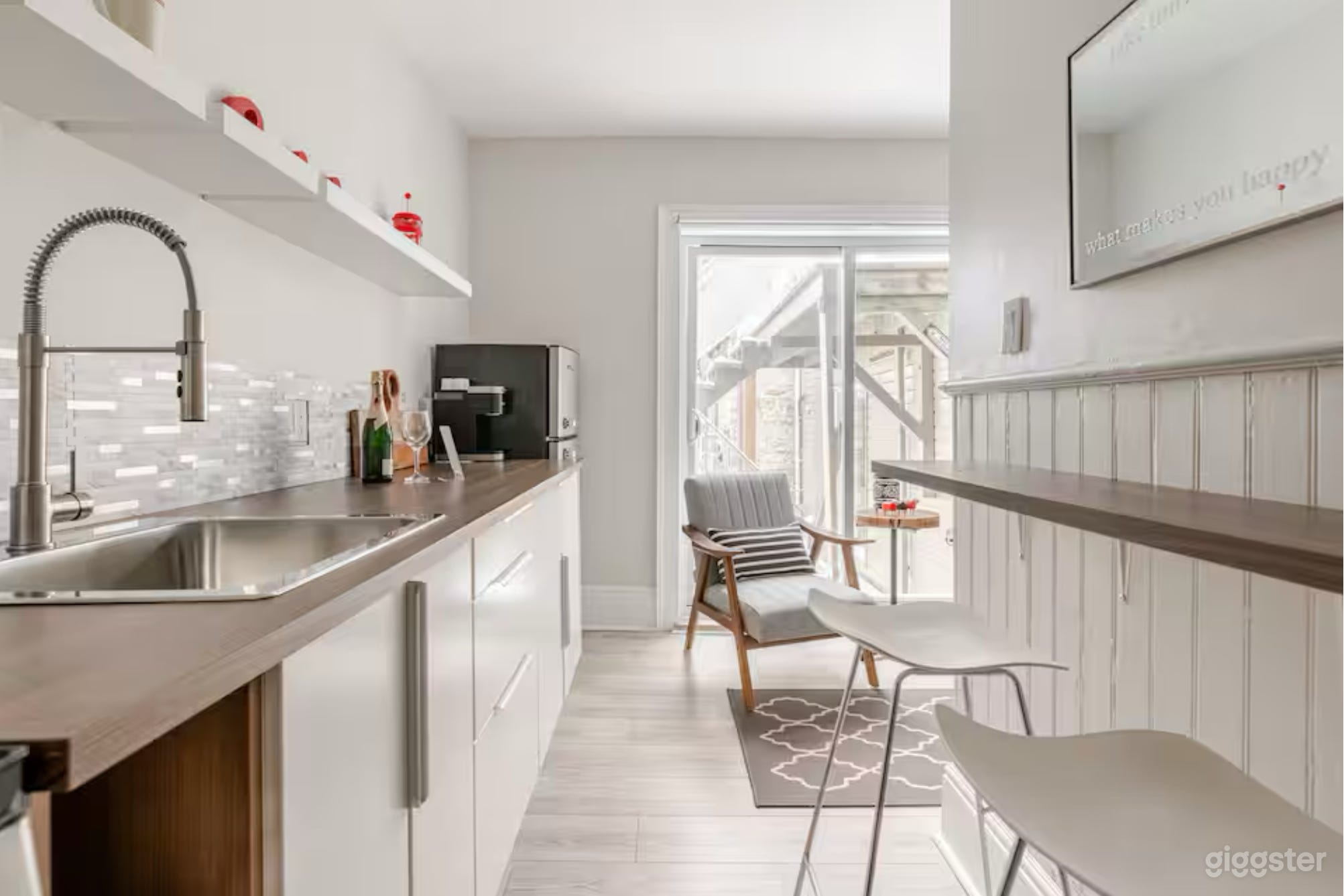 European-Style Heritage Flat with Tay Basin Views Photo 3