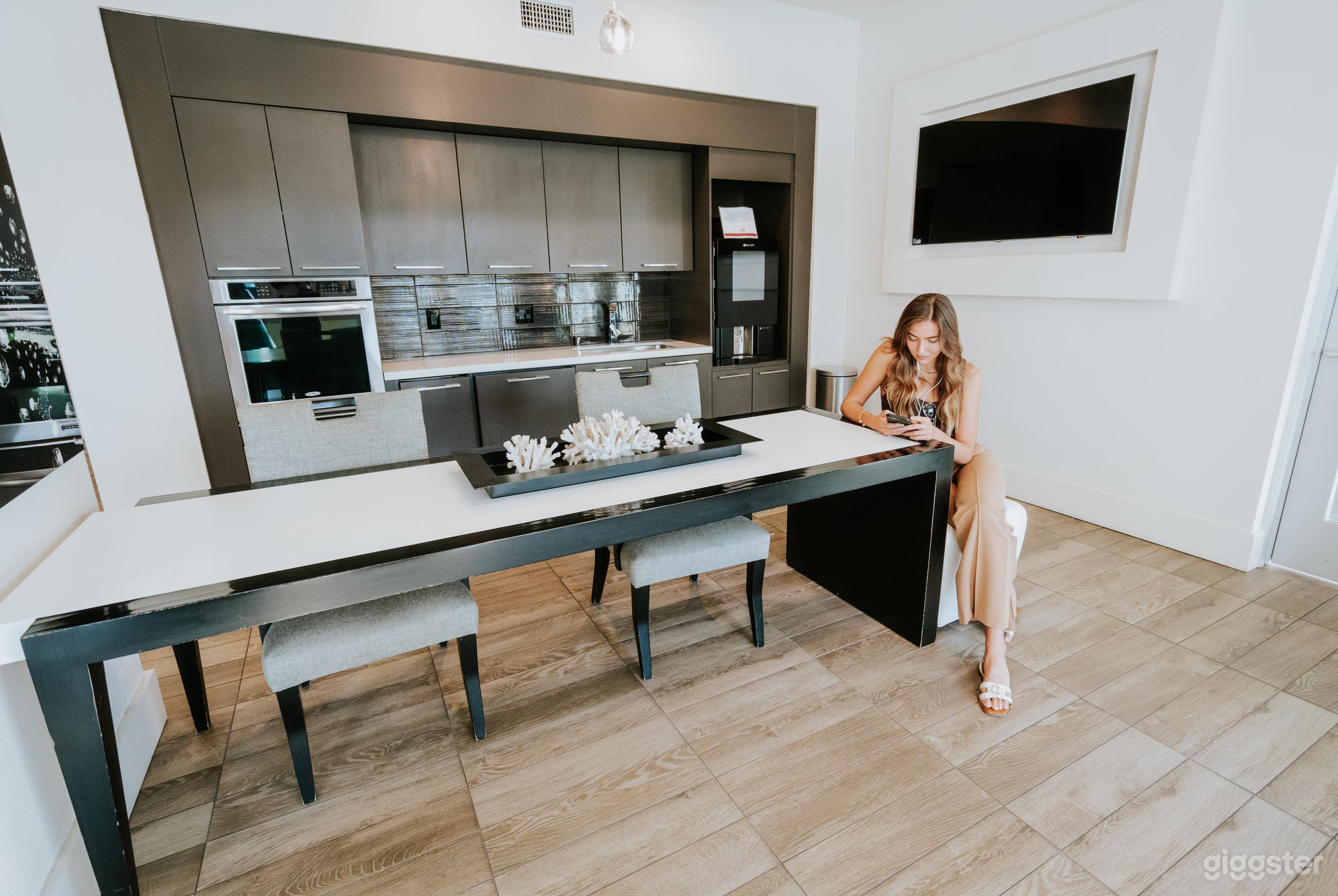 Classy Clubhouse in Huntington Beach Photo 3