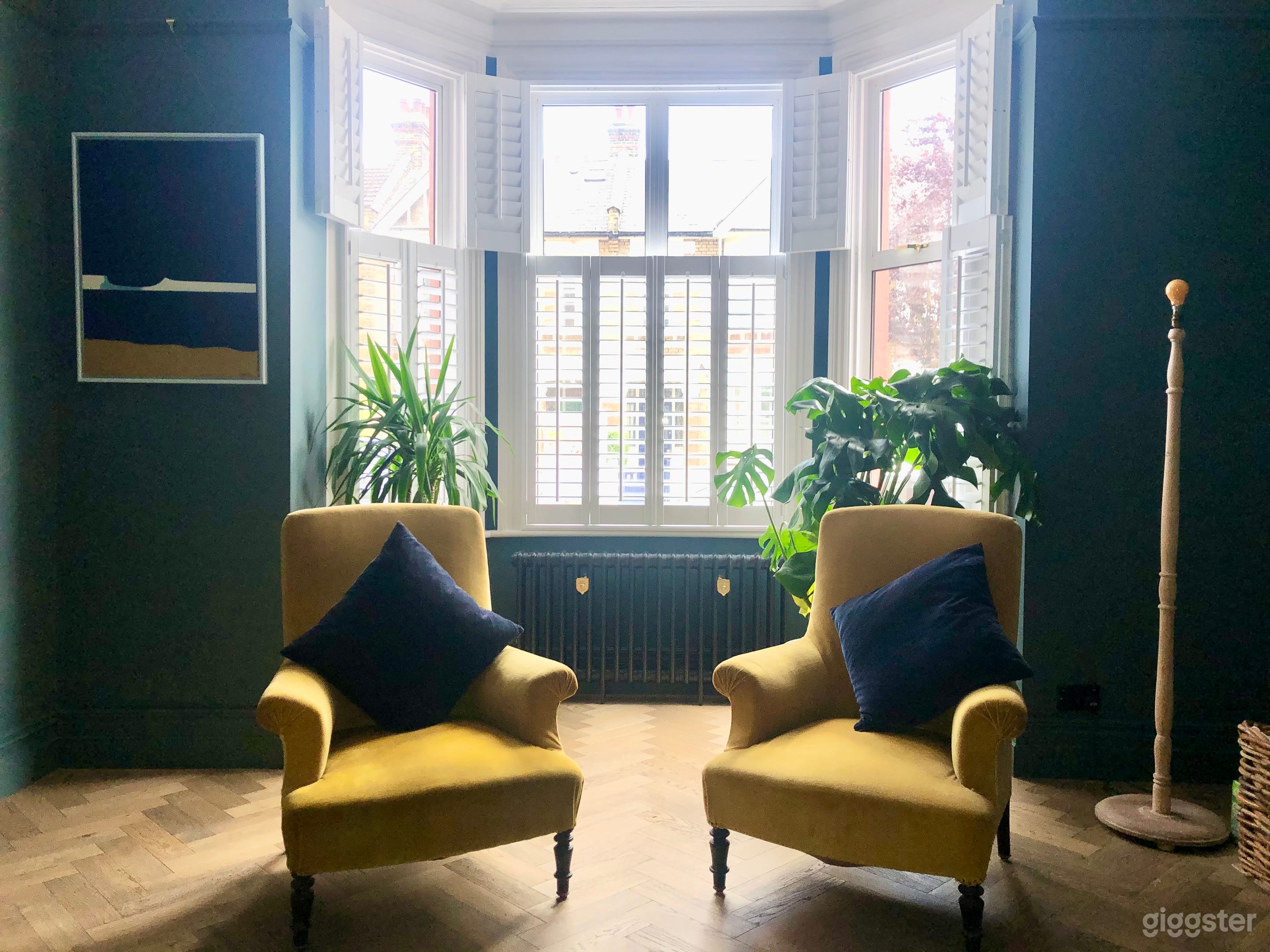 Large period family home within the M25. Photo 2