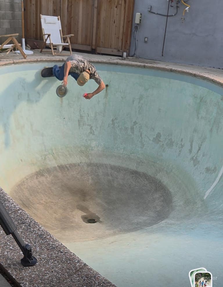  Great reseda home with an empty pool 