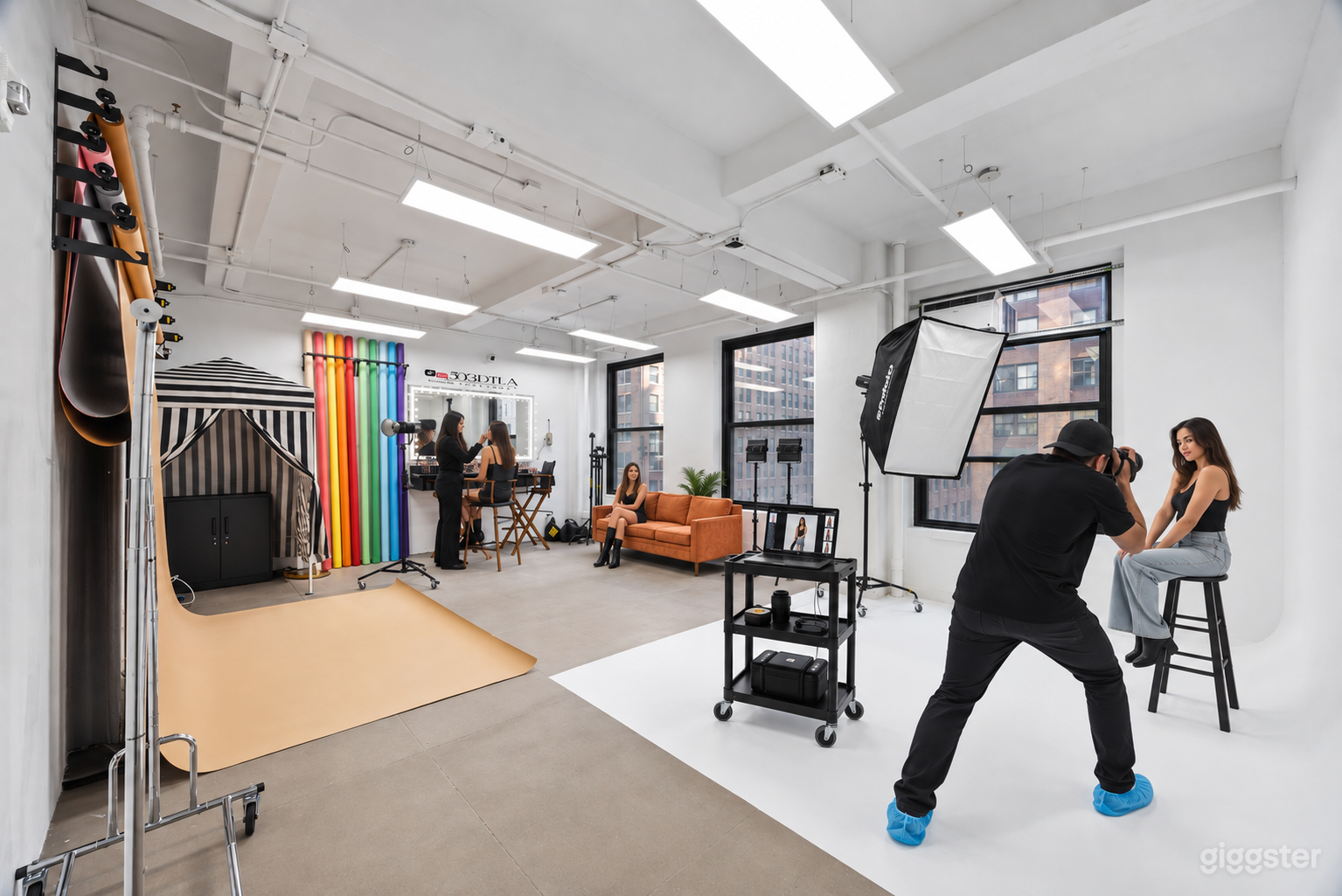 1000: Manhattan Natural Light Cyc Wall Studio w/ FREE LIGHTS Photo 1