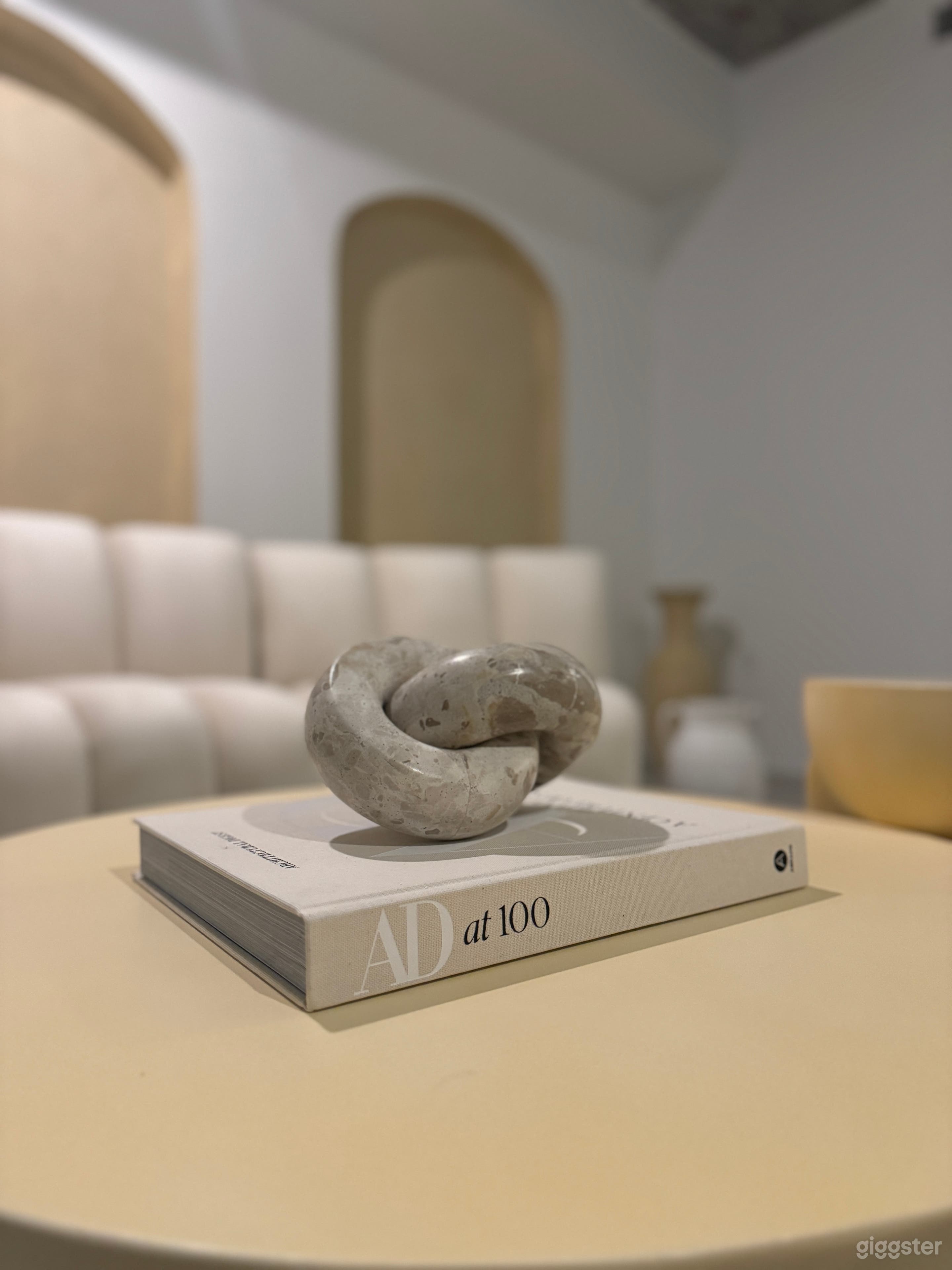 Wynwood Minimalistic Natural Light Studio Photo 4