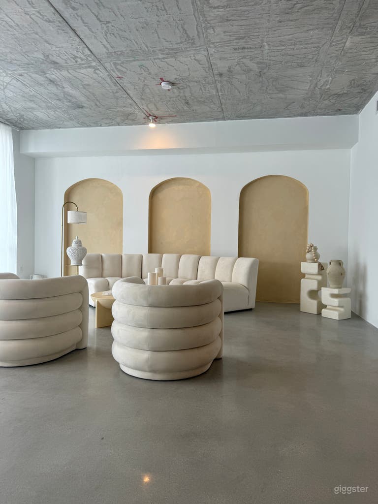  Wynwood Minimalistic Natural Light Studio 