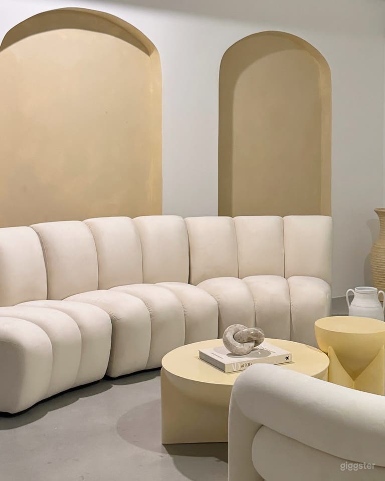  Wynwood Minimalistic Natural Light Studio 