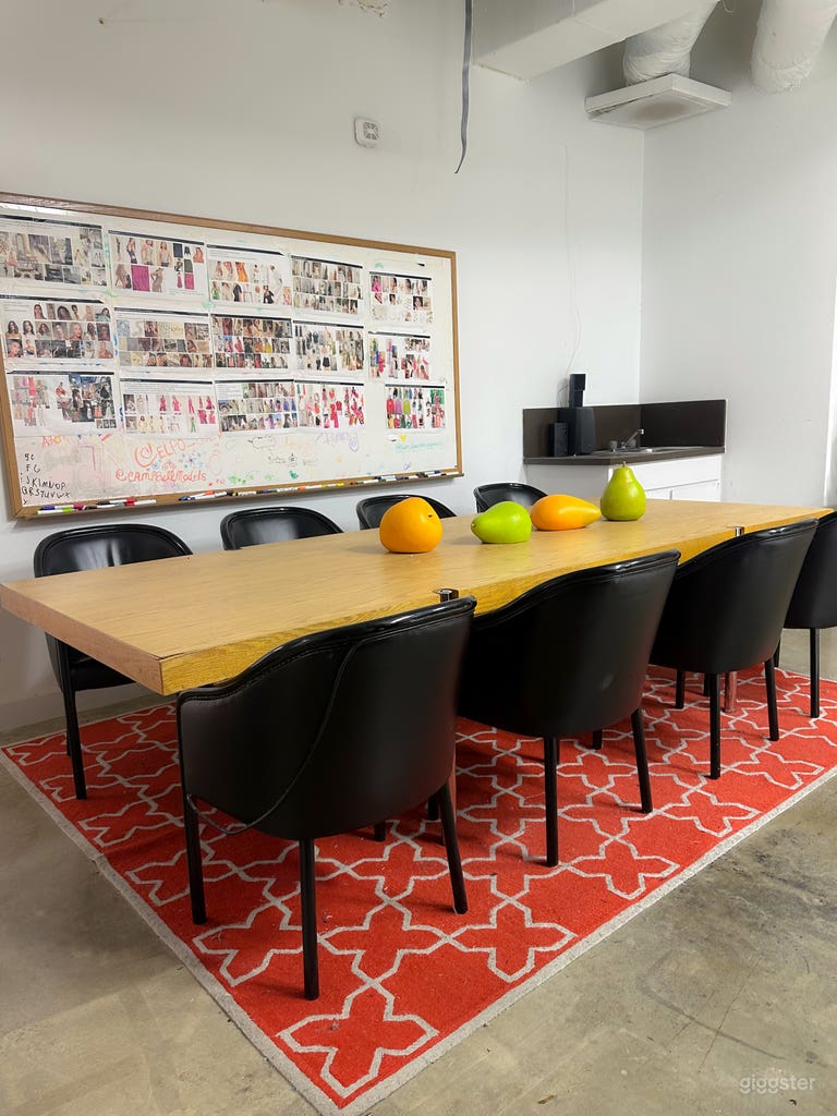  Large-Scale Photo and Video Studio 