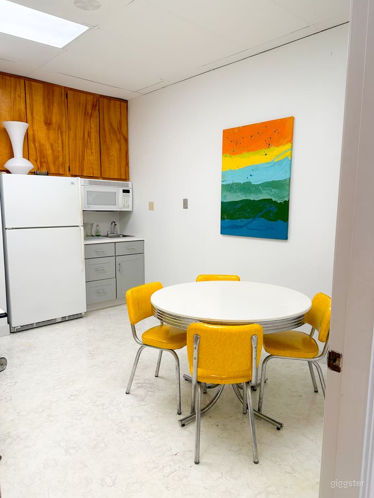  Large-Scale Photo and Video Studio 